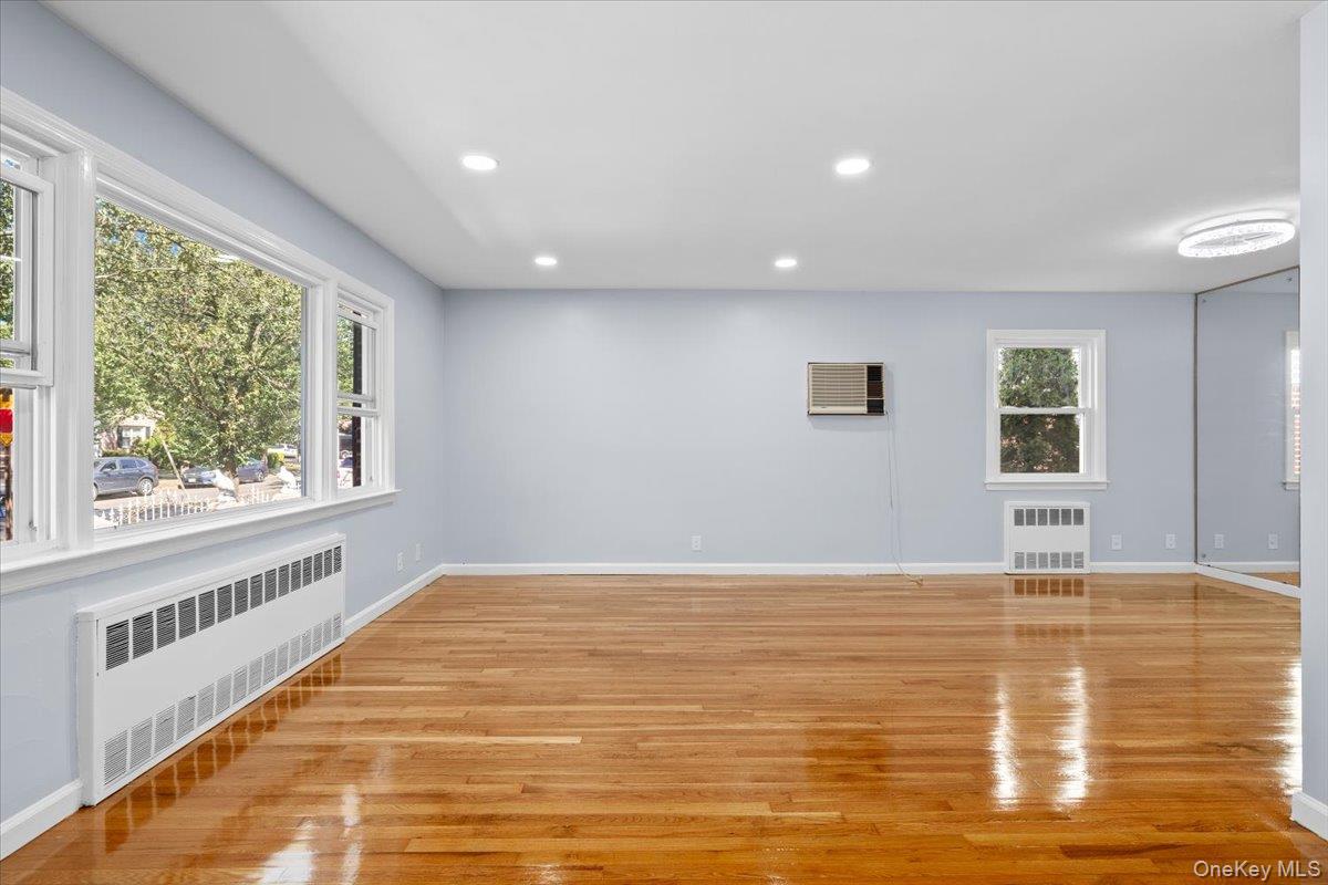 #4 photo, 26804 83rd Avenue, New Hyde Park , NY 11040