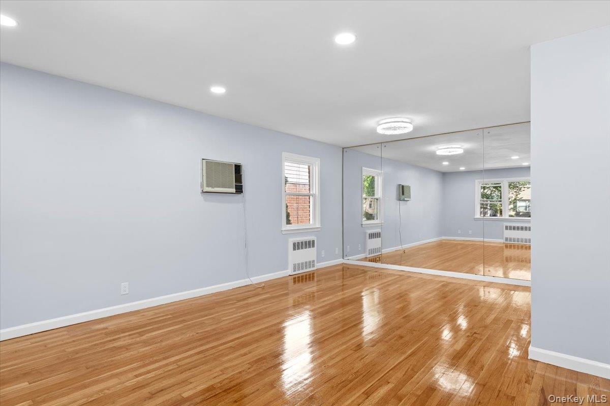 #5 photo, 26804 83rd Avenue, New Hyde Park , NY 11040