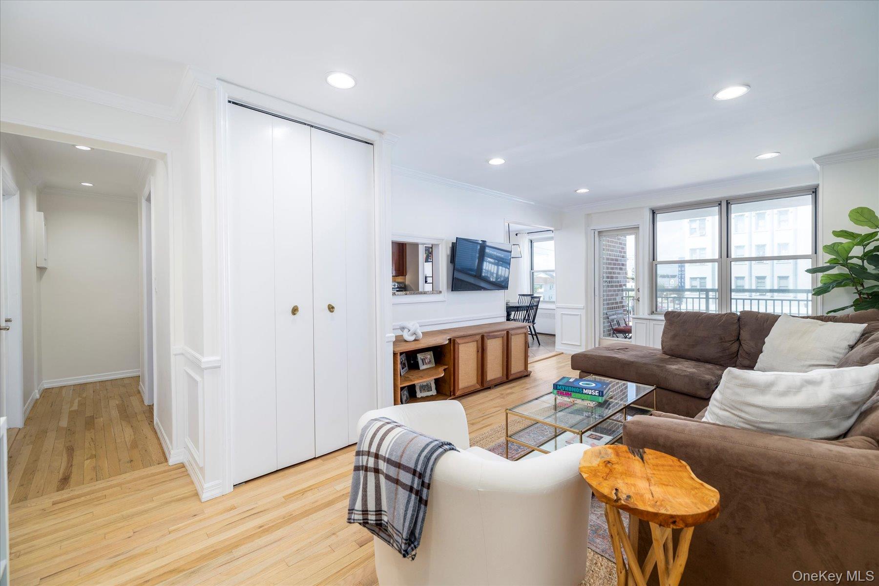 #1 photo, 410 E Broadway, Long Beach , NY 11561