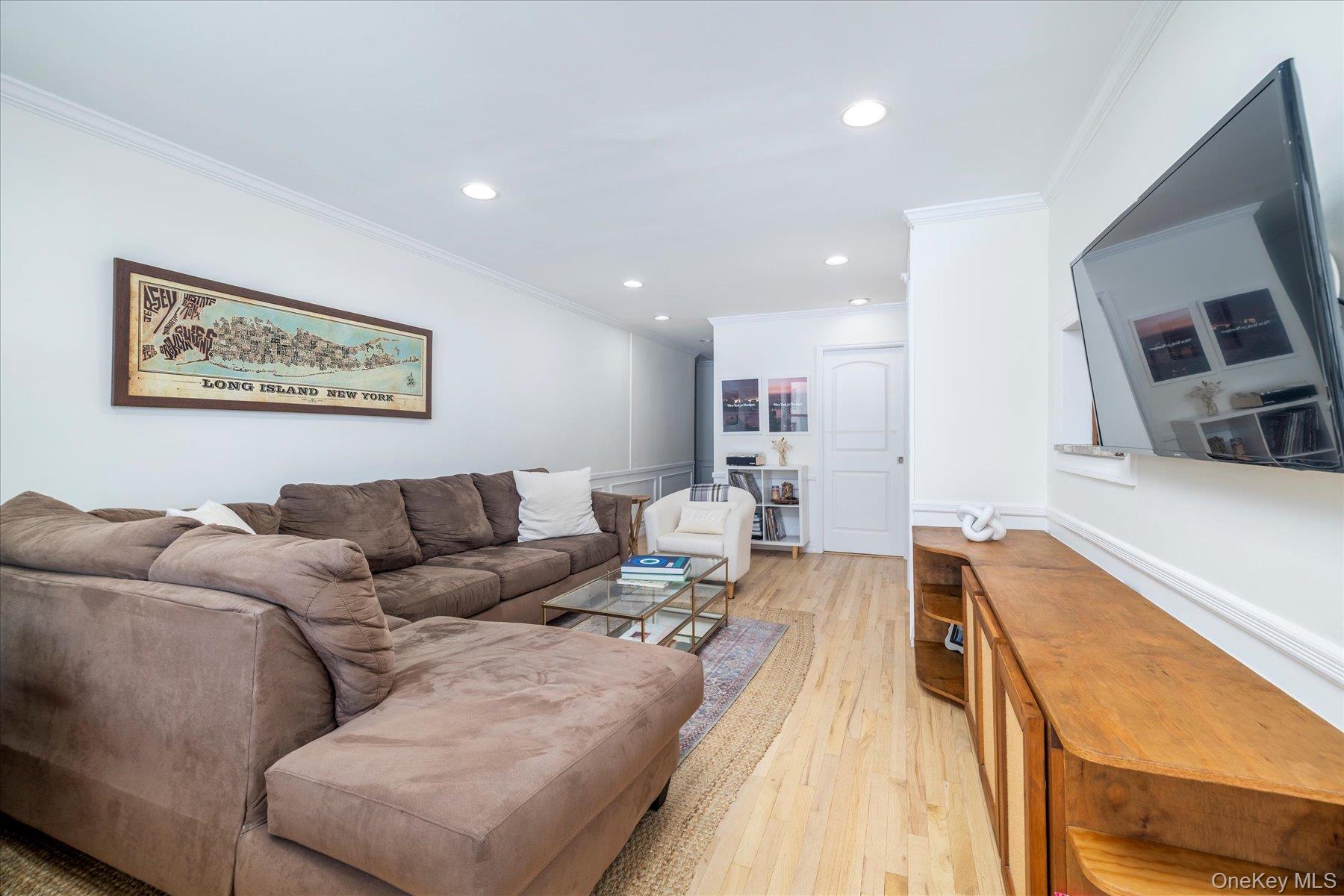 #4 photo, 410 E Broadway, Long Beach , NY 11561