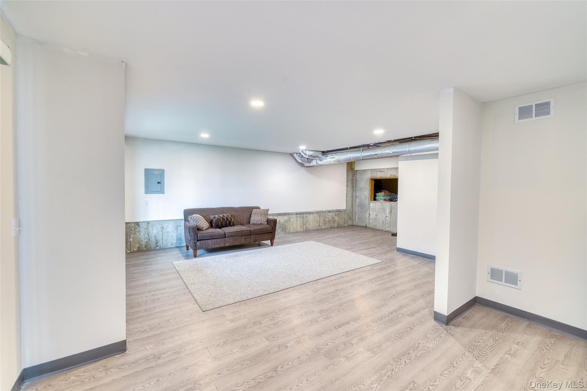 #20 photo, 807 Fairway Court, New Windsor , NY 12553