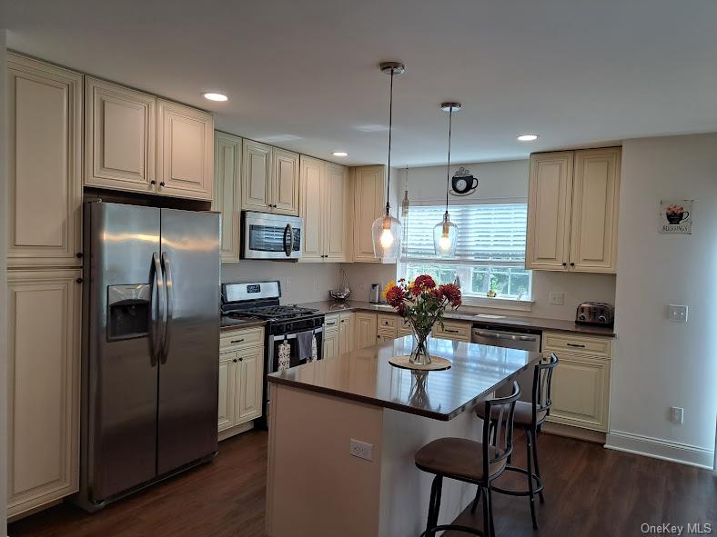 #5 photo, 807 Fairway Court, New Windsor , NY 12553