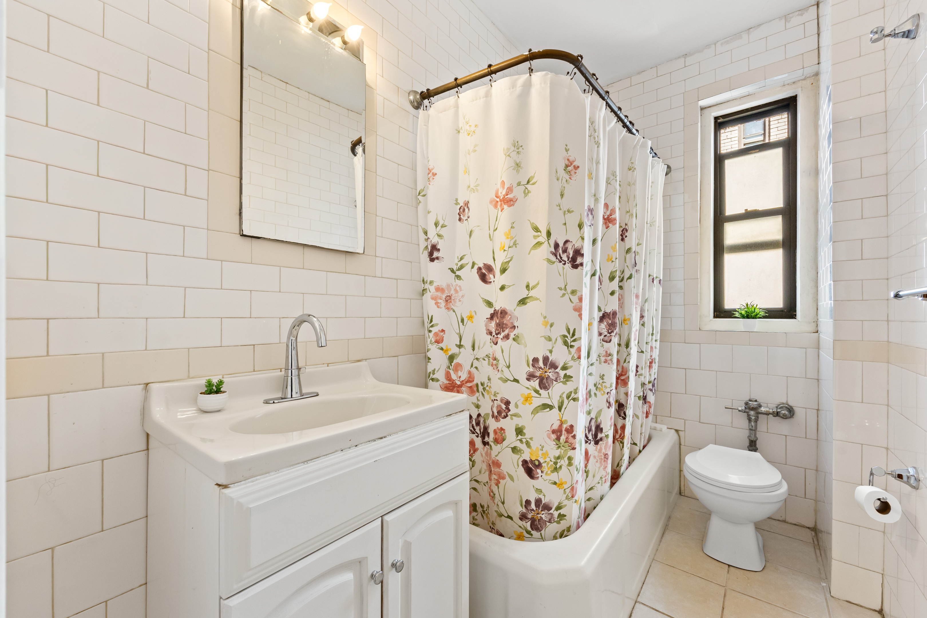 #14 photo, 35-35 75th Street, クイーンズ区 Jackson Heights , NY 11372