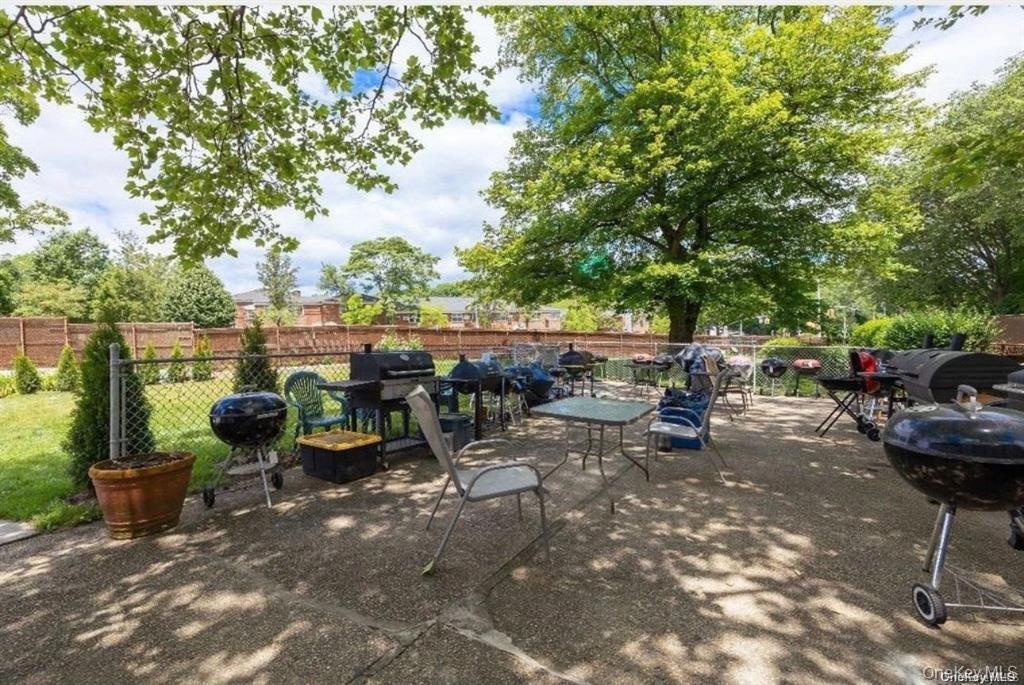 #20 photo, 224-24 Union Turnpike, Oakland Gardens , NY 11364