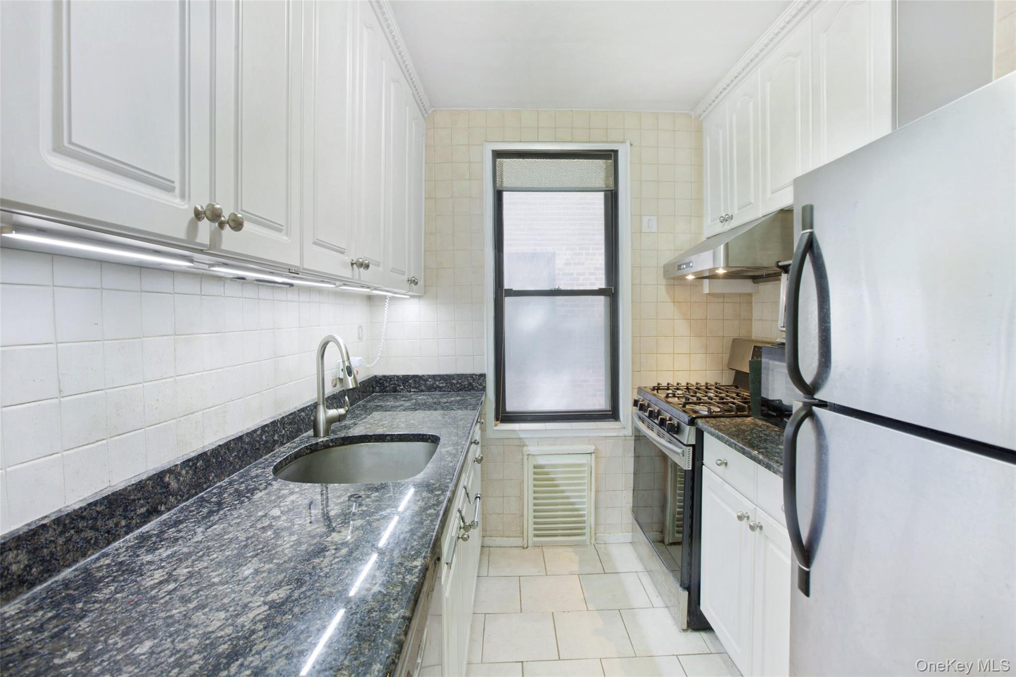 #4 photo, 224-24 Union Turnpike, Oakland Gardens , NY 11364