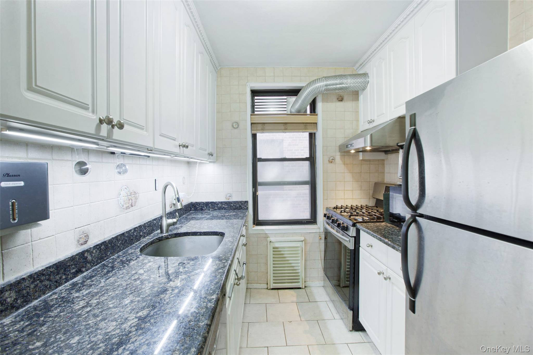 #5 photo, 224-24 Union Turnpike, Oakland Gardens , NY 11364