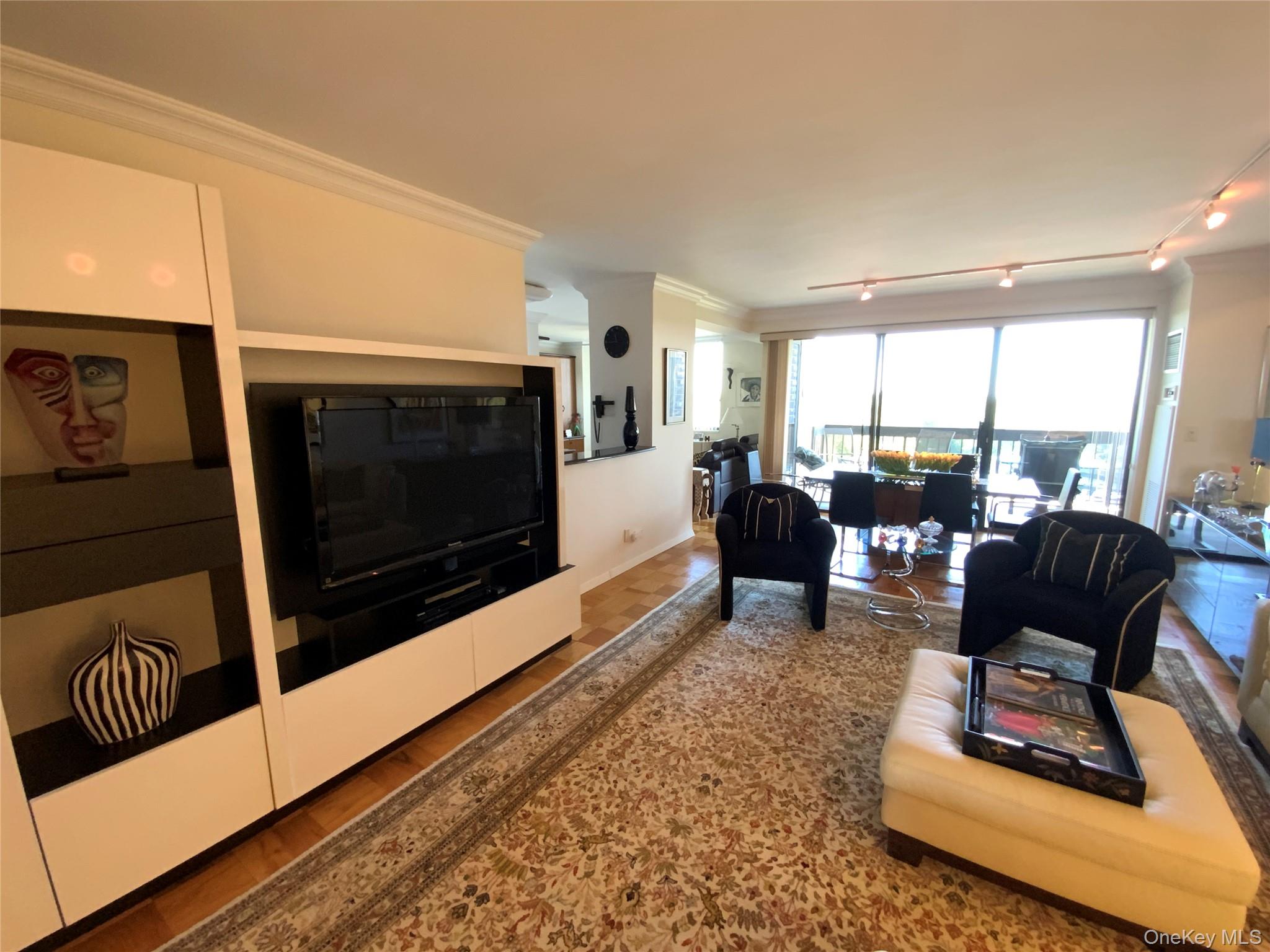 #3 photo, 26910 Grand Central Parkway, クイーンズ区 Floral Park , NY 11005