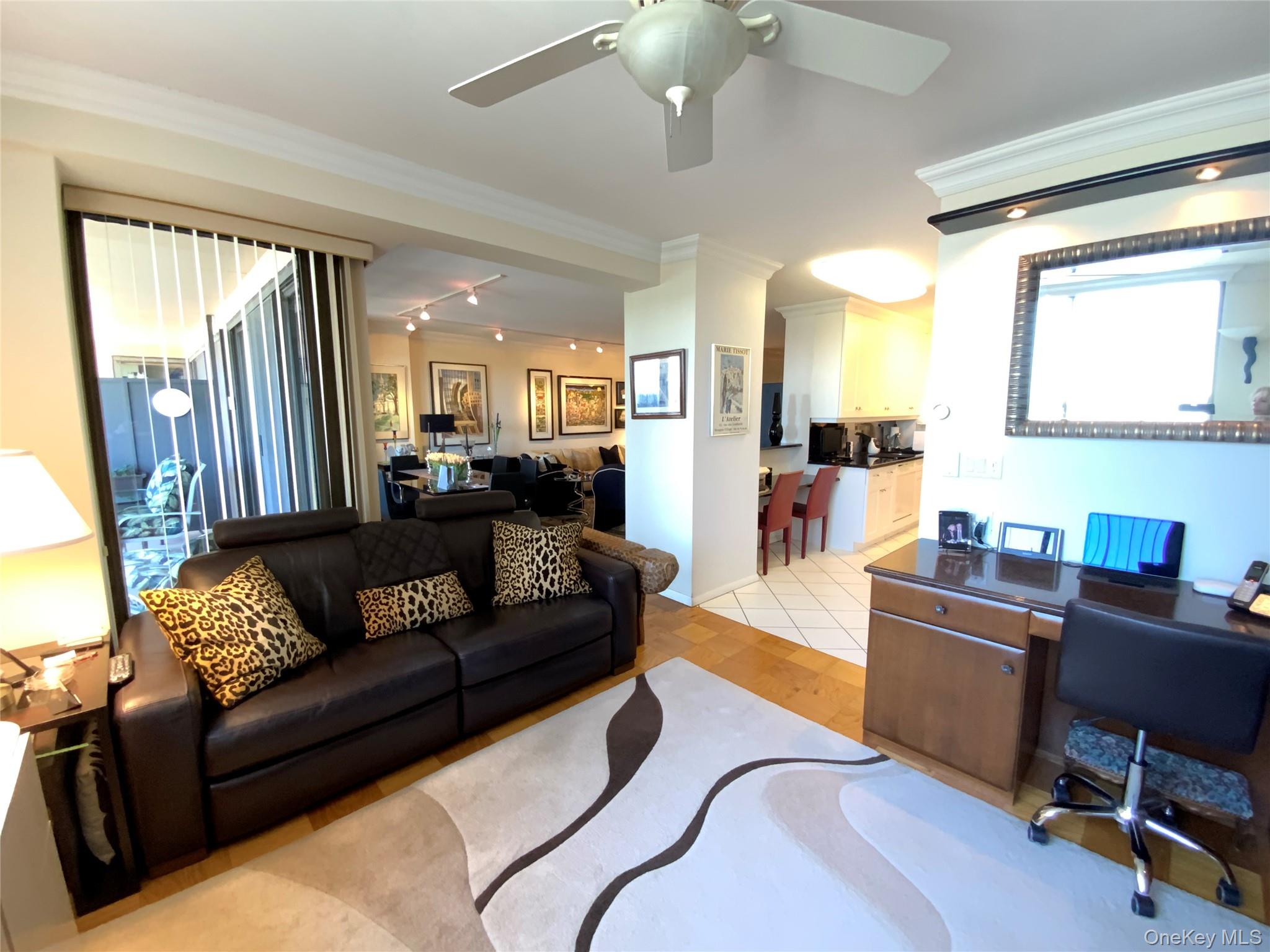 #9 photo, 26910 Grand Central Parkway, クイーンズ区 Floral Park , NY 11005