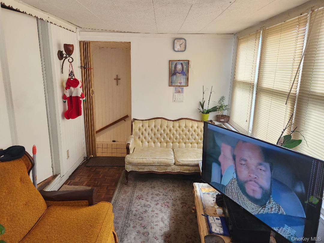 #4 photo, 10 Sheridan Place, Roosevelt , NY 11575