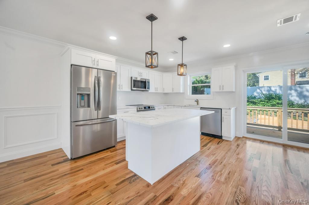 #16 photo, 33 Rosemont Avenue, Farmingville , NY 11738