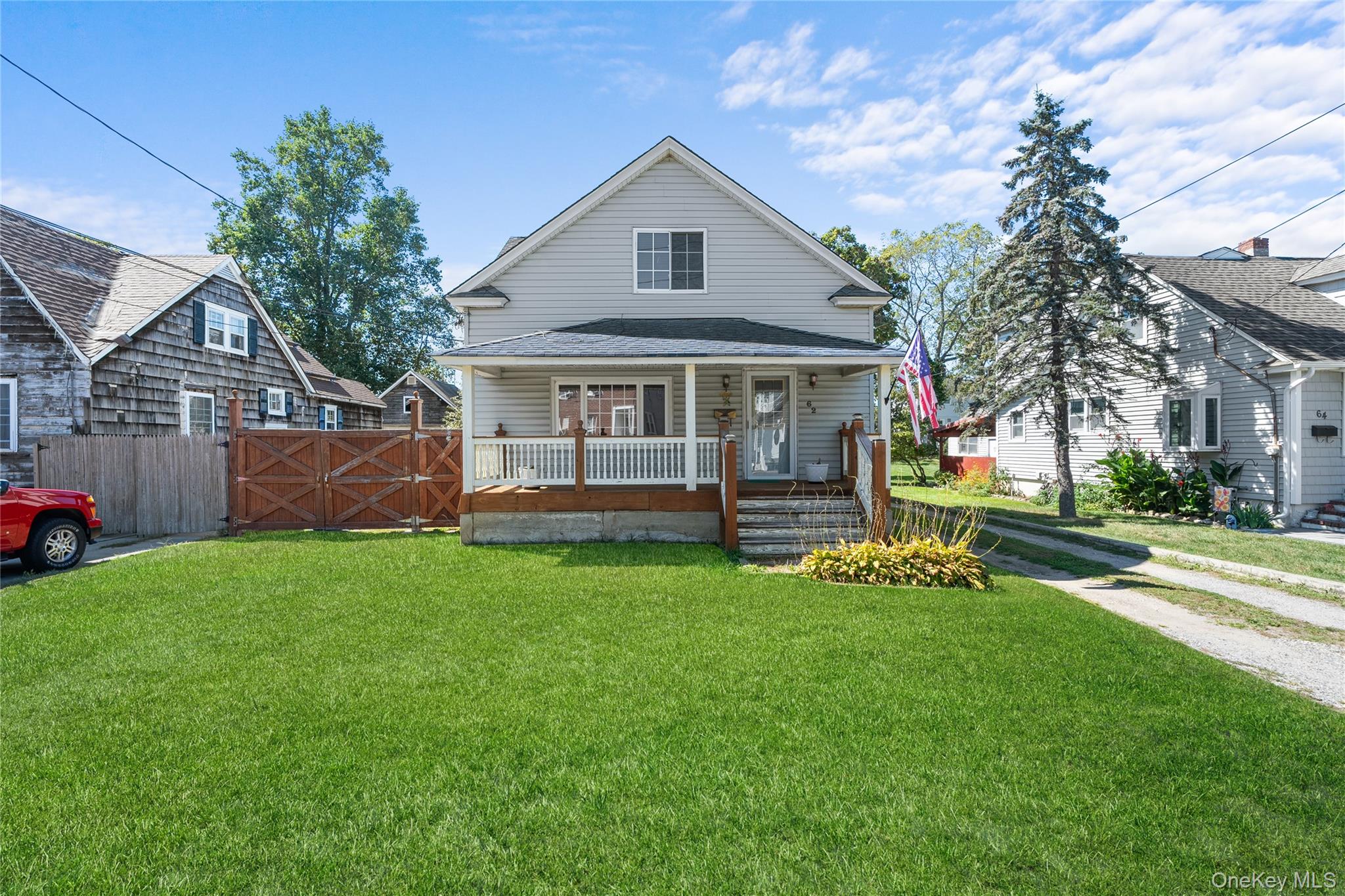 #1 photo, 62 Center Avenue, सफ़ोक काउंटी Bay Shore , NY 11706