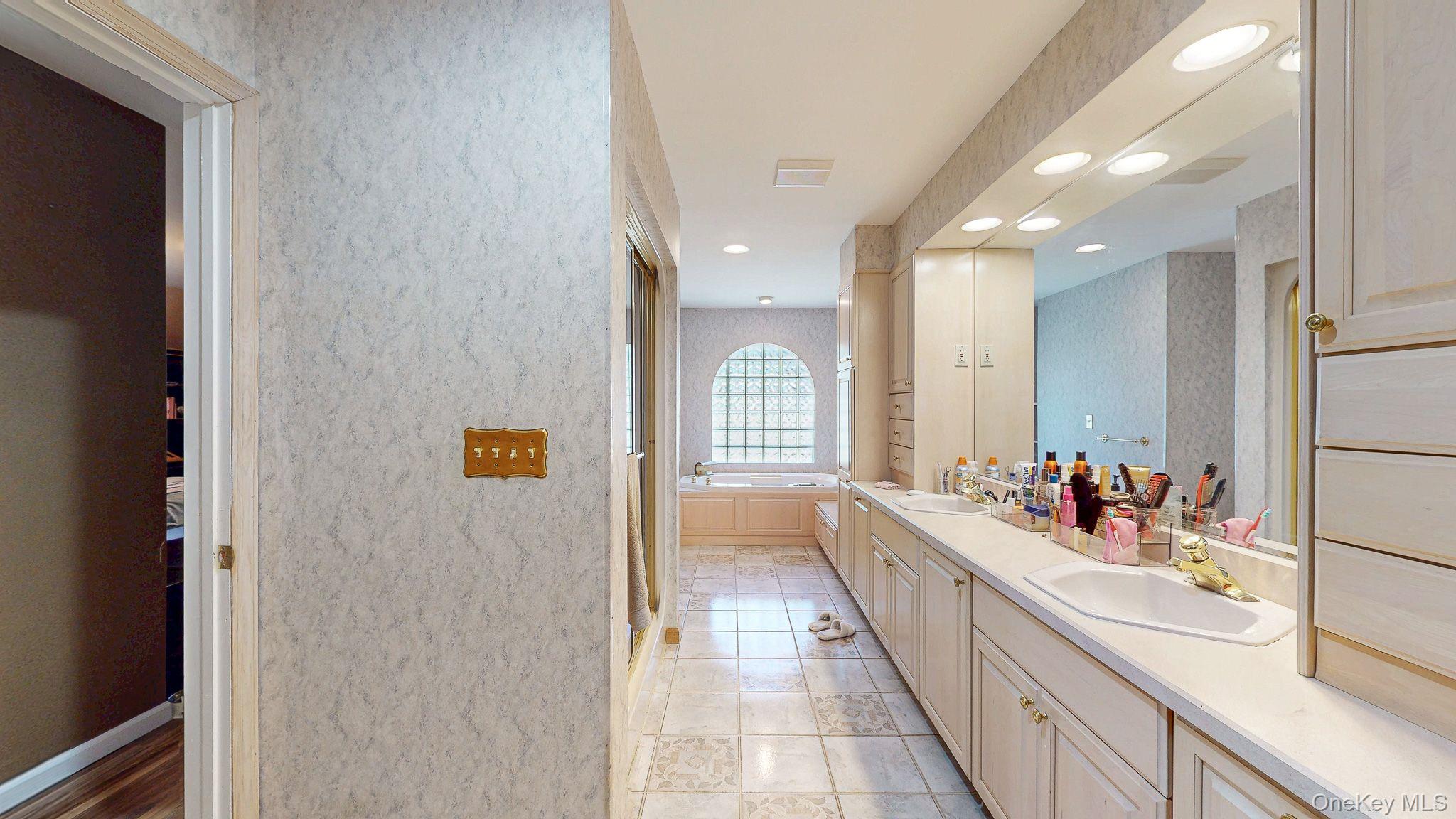 #6 photo, 14 Lincoln Terrace, Middletown , NY 10940