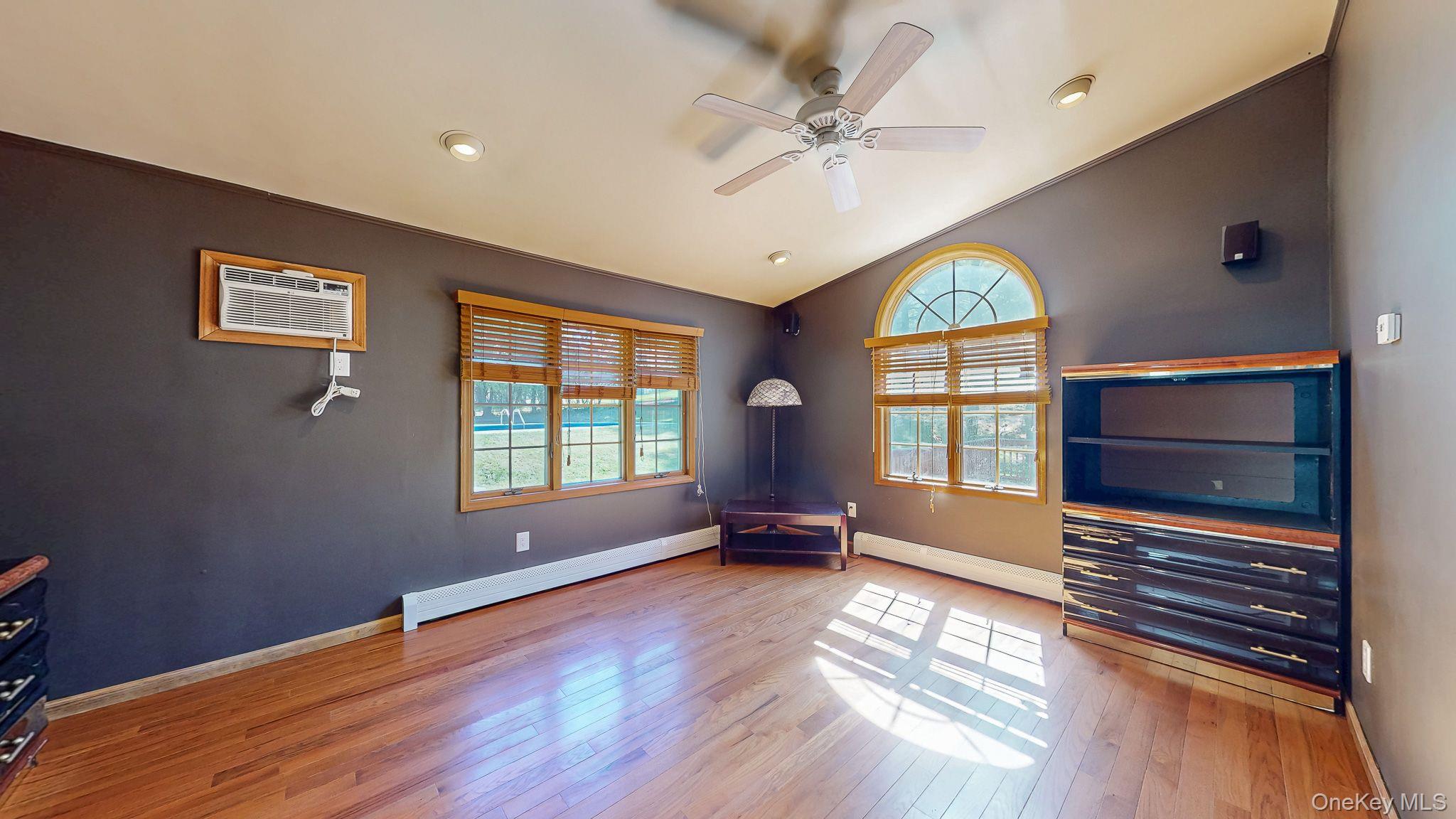 #7 photo, 14 Lincoln Terrace, Middletown , NY 10940