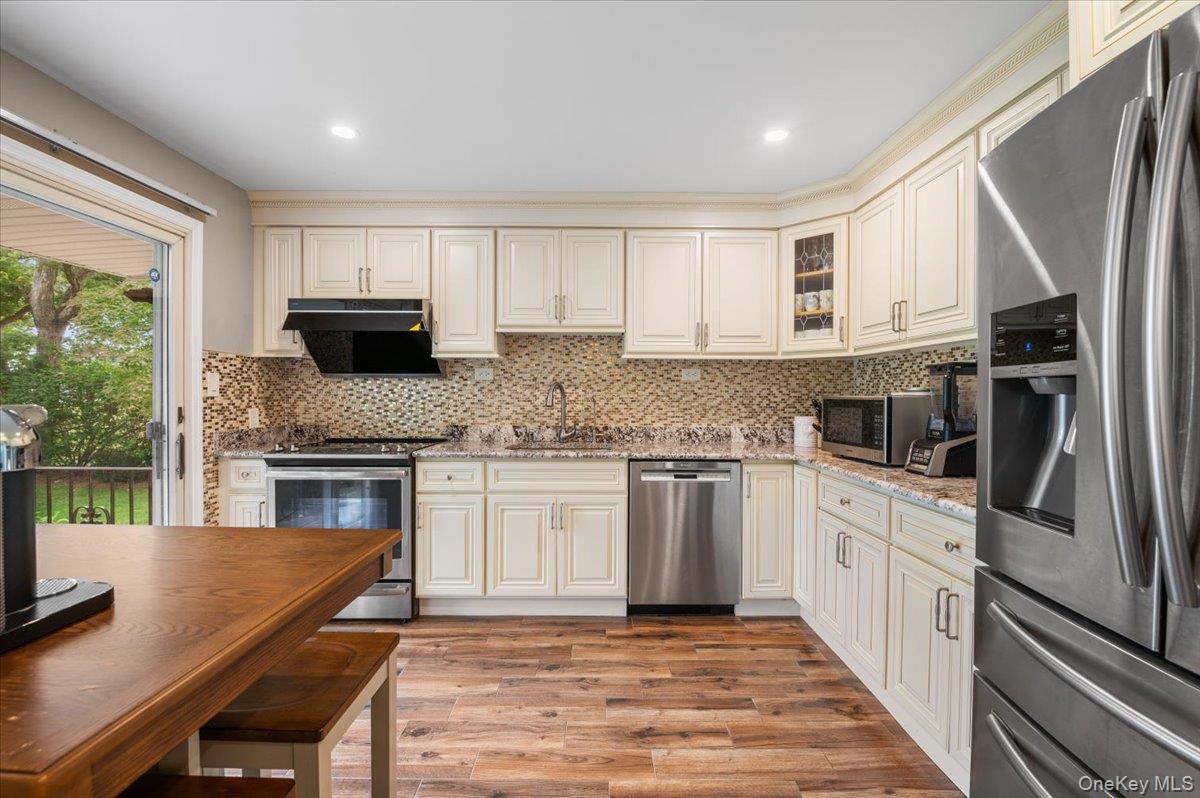 #11 photo, 21 Mellow Lane, Jericho , NY 11753