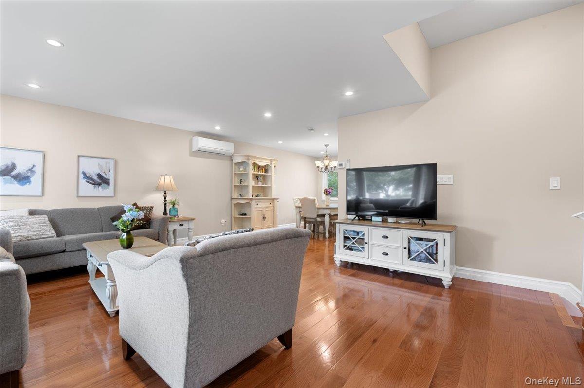 #4 photo, 21 Mellow Lane, Jericho , NY 11753