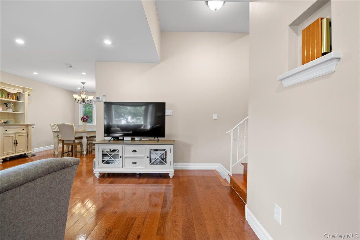 #5 photo, 21 Mellow Lane, Jericho , NY 11753