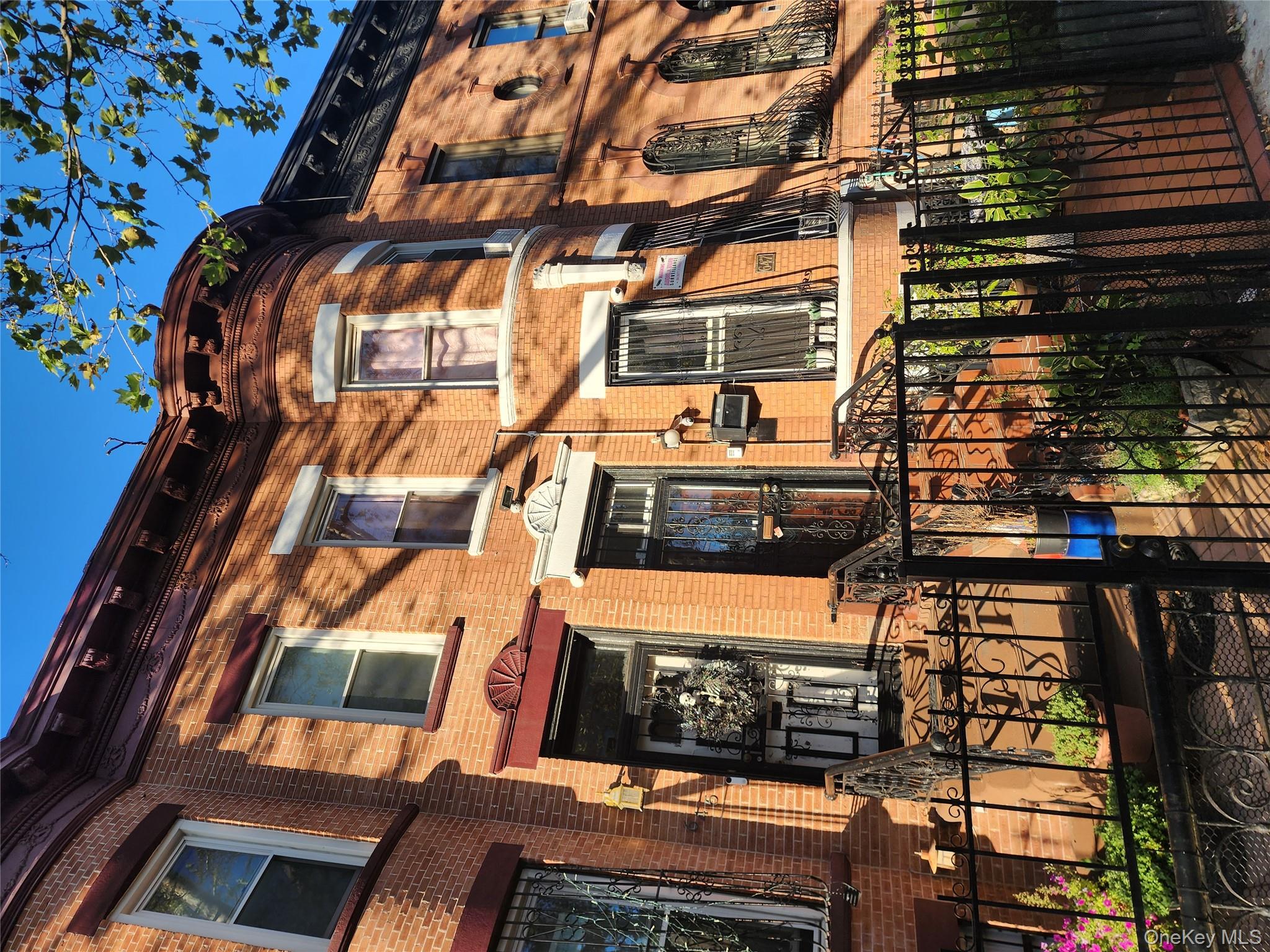 #1 photo, 647 Saint Johns Place, ブルックリン区 Brooklyn , NY 11216