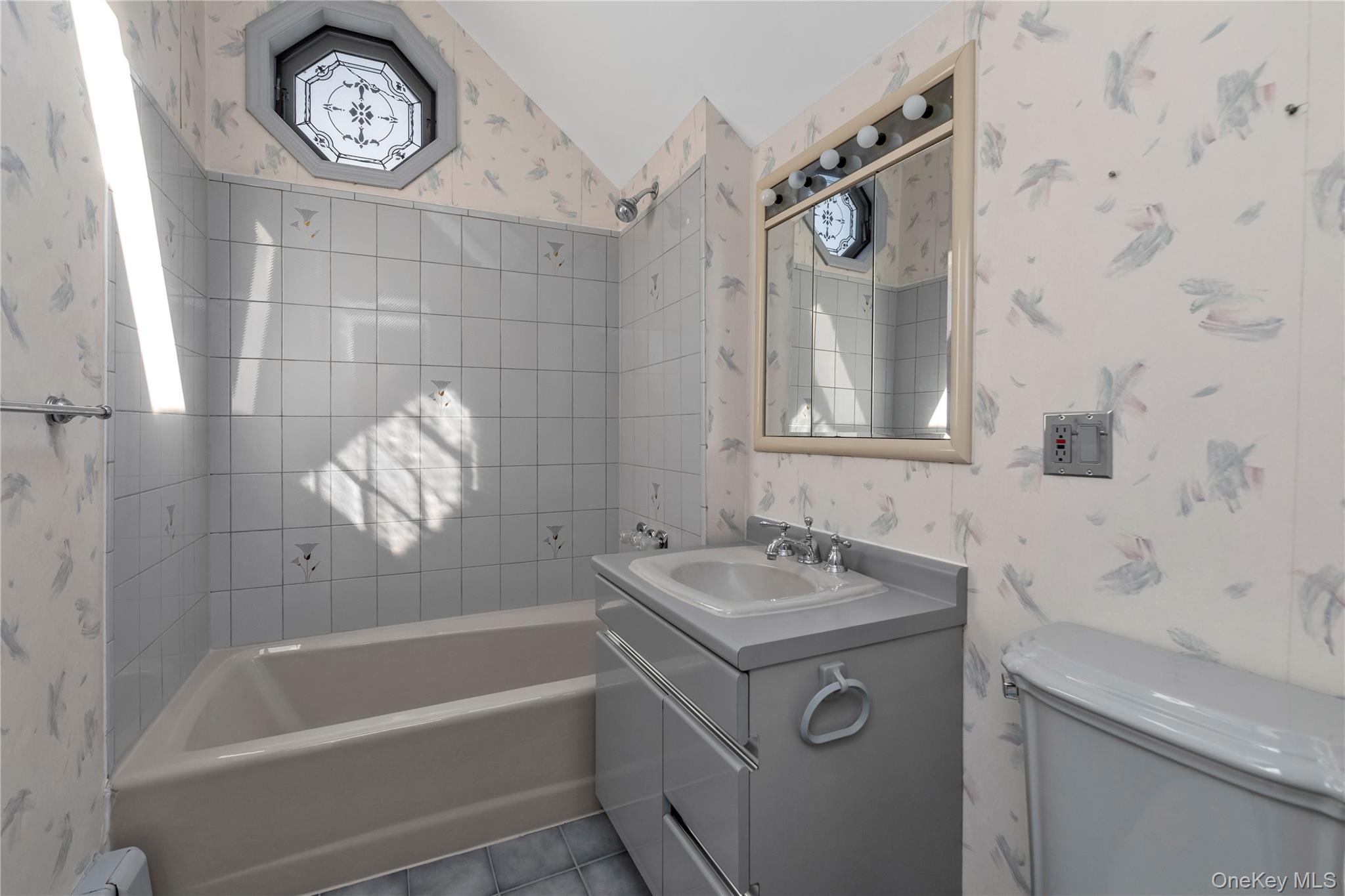 #17 photo, 31 Chester Avenue, Stewart Manor , NY 11530