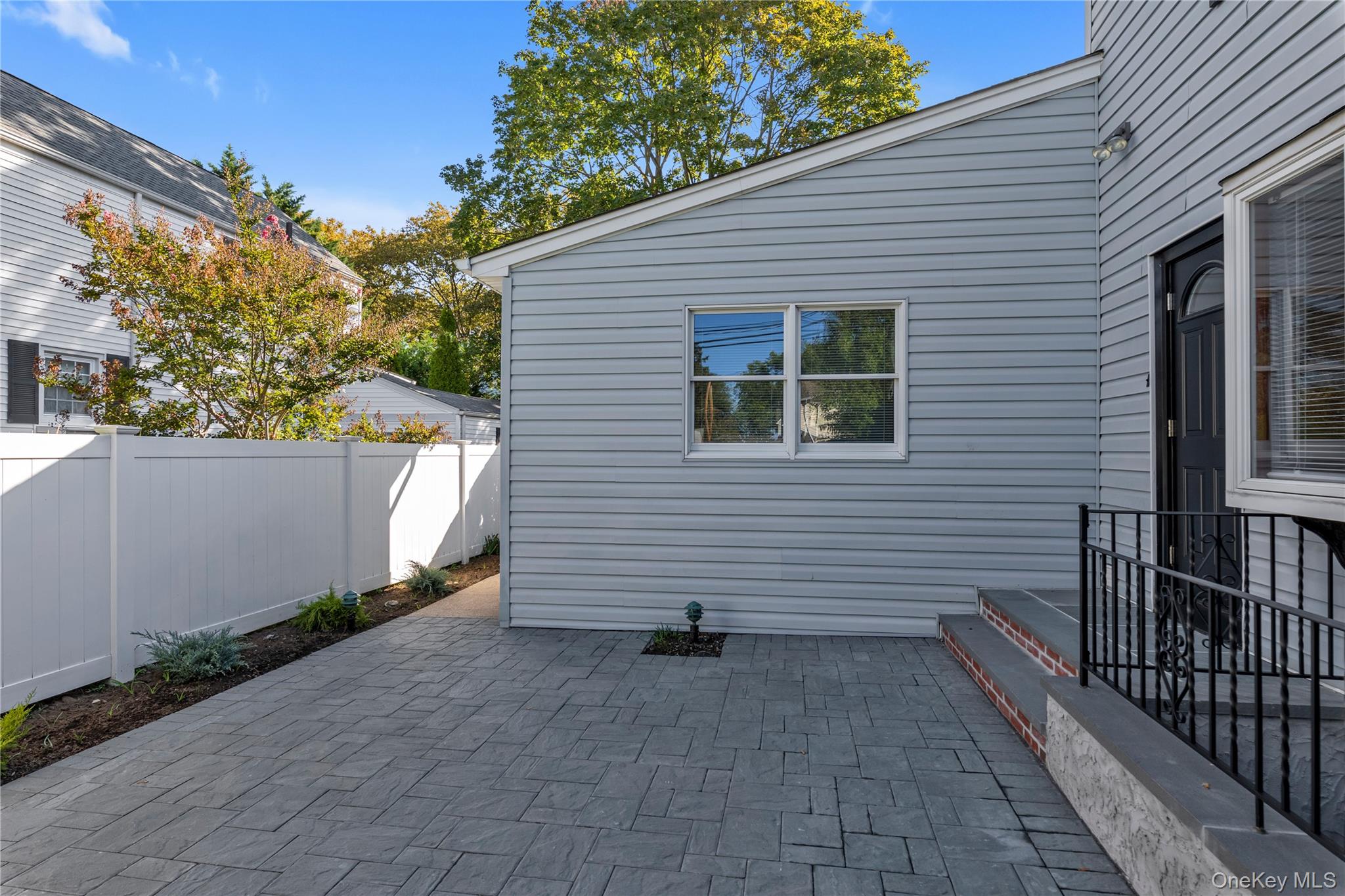 #19 photo, 31 Chester Avenue, Stewart Manor , NY 11530