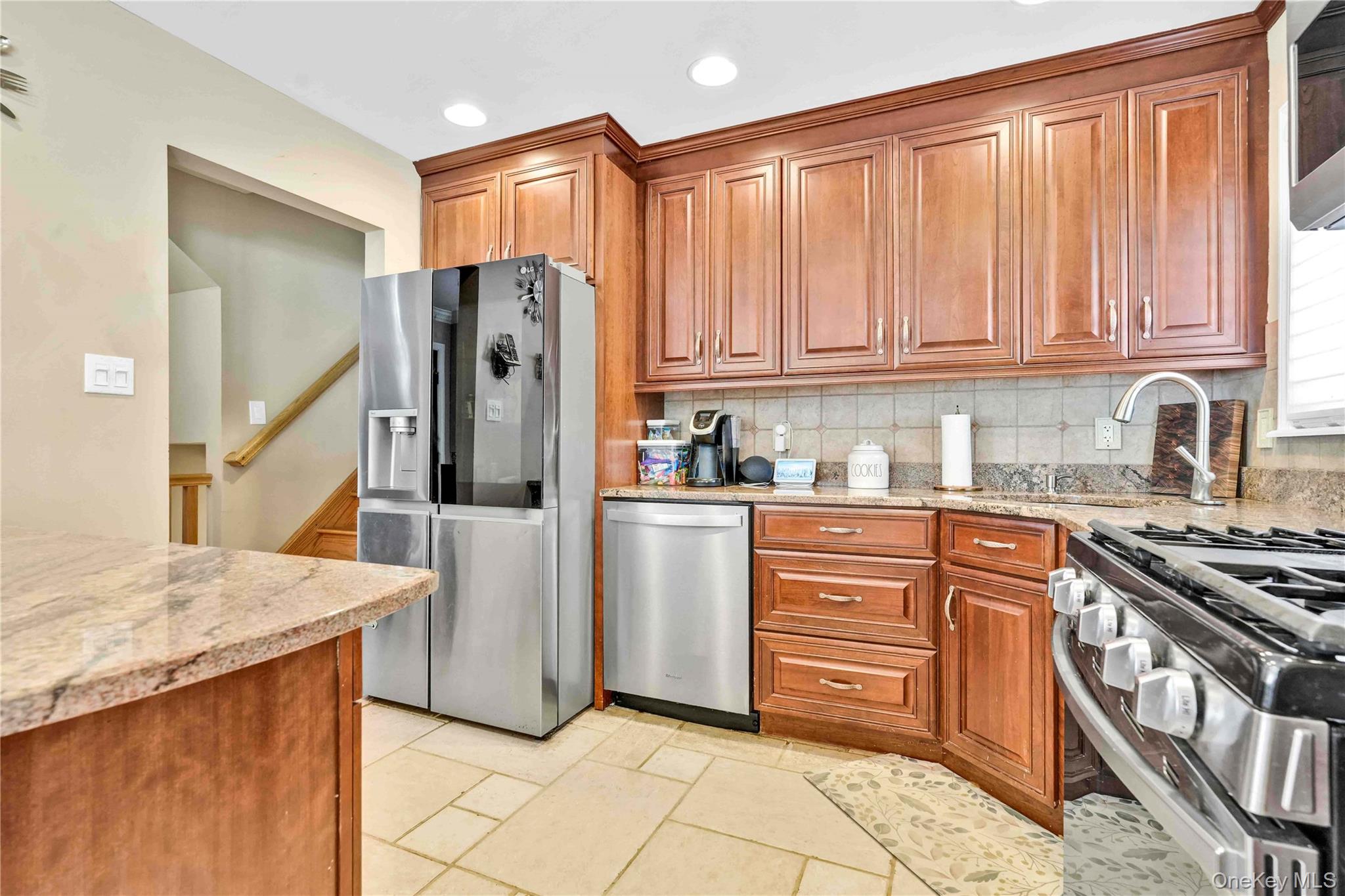 #11 photo, 2 Amherst Lane, Smithtown , NY 11787