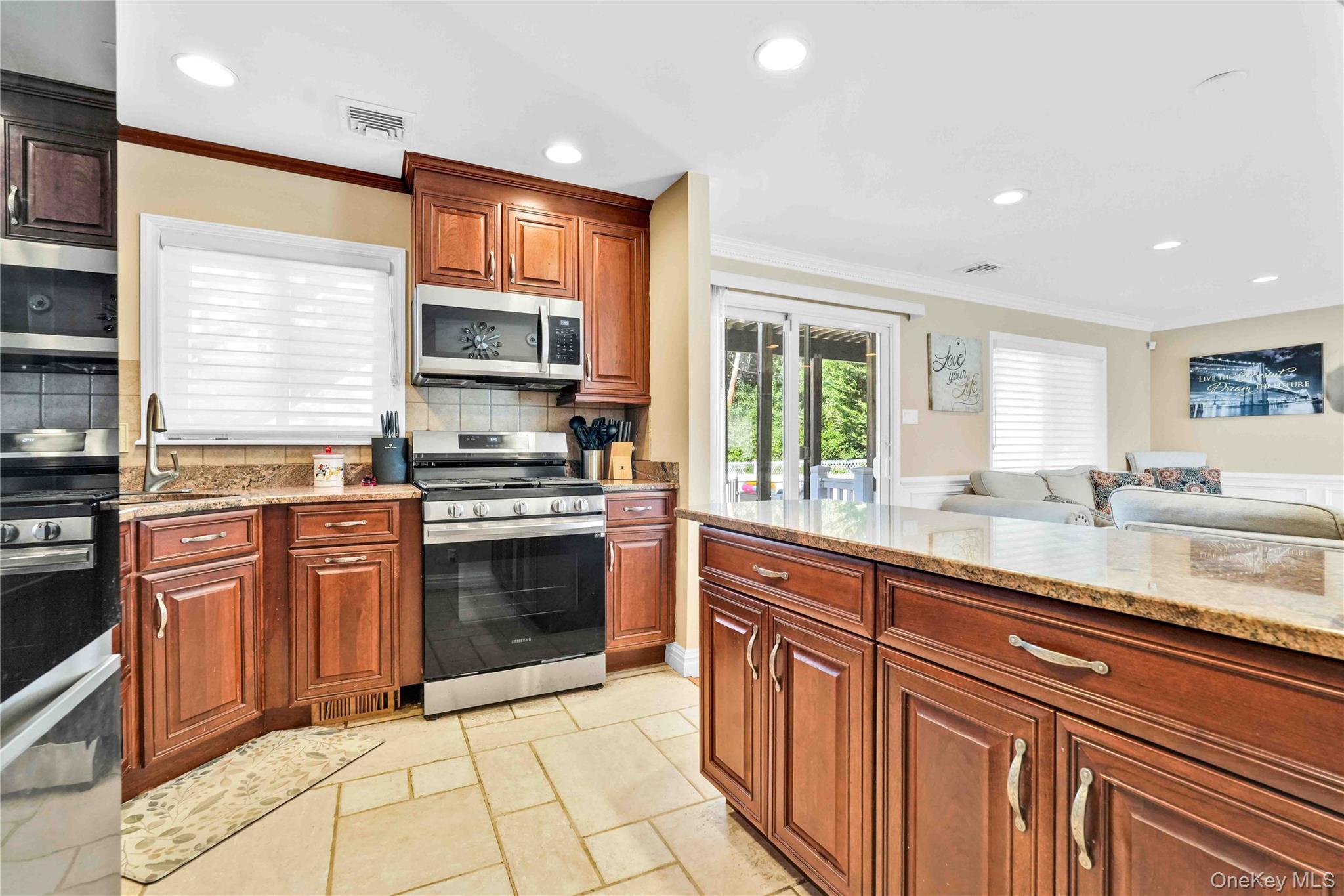 #12 photo, 2 Amherst Lane, Smithtown , NY 11787