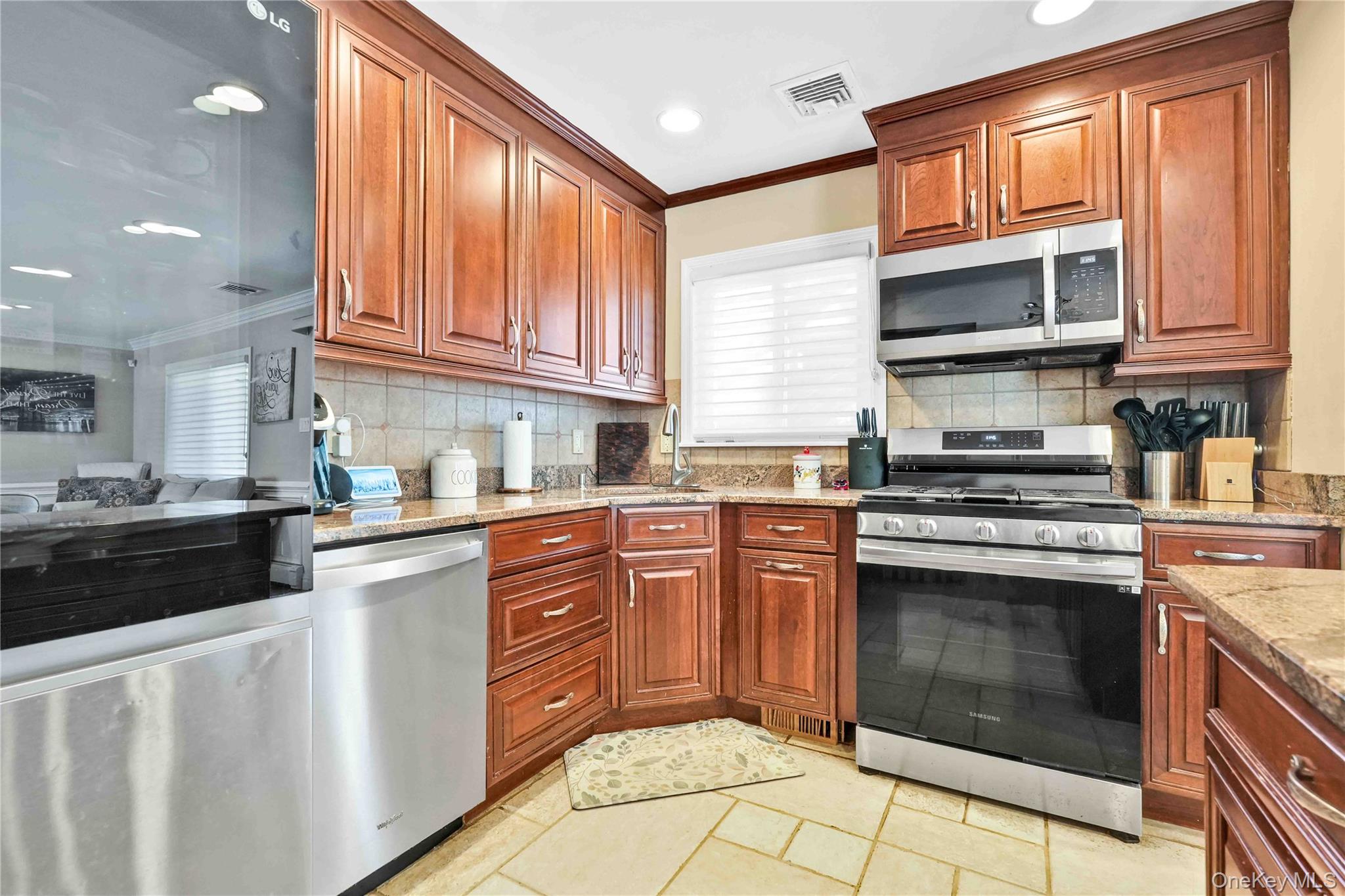 #13 photo, 2 Amherst Lane, Smithtown , NY 11787