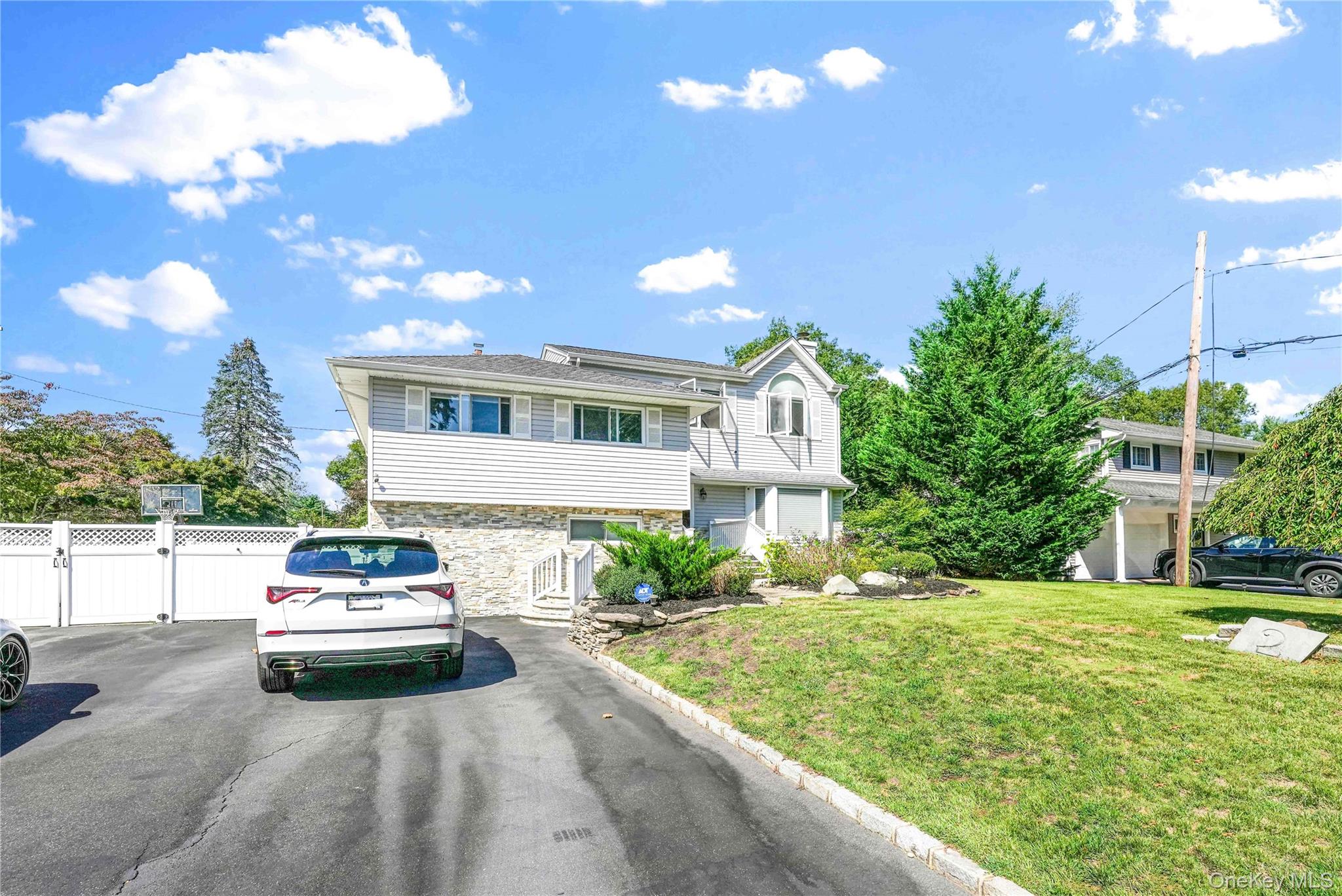 #3 photo, 2 Amherst Lane, Smithtown , NY 11787