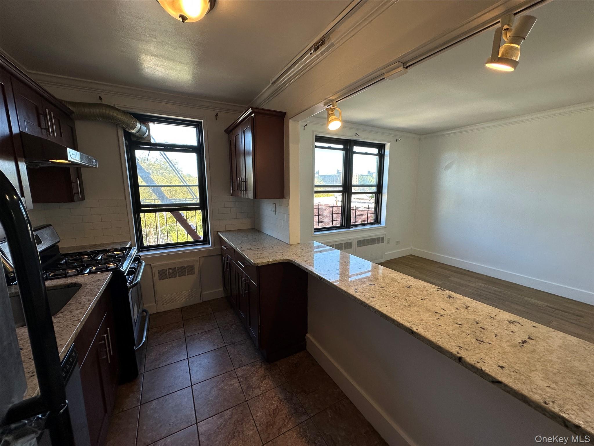 #8 photo, 15040 71st AVE, クイーンズ区 Flushing , NY 11367