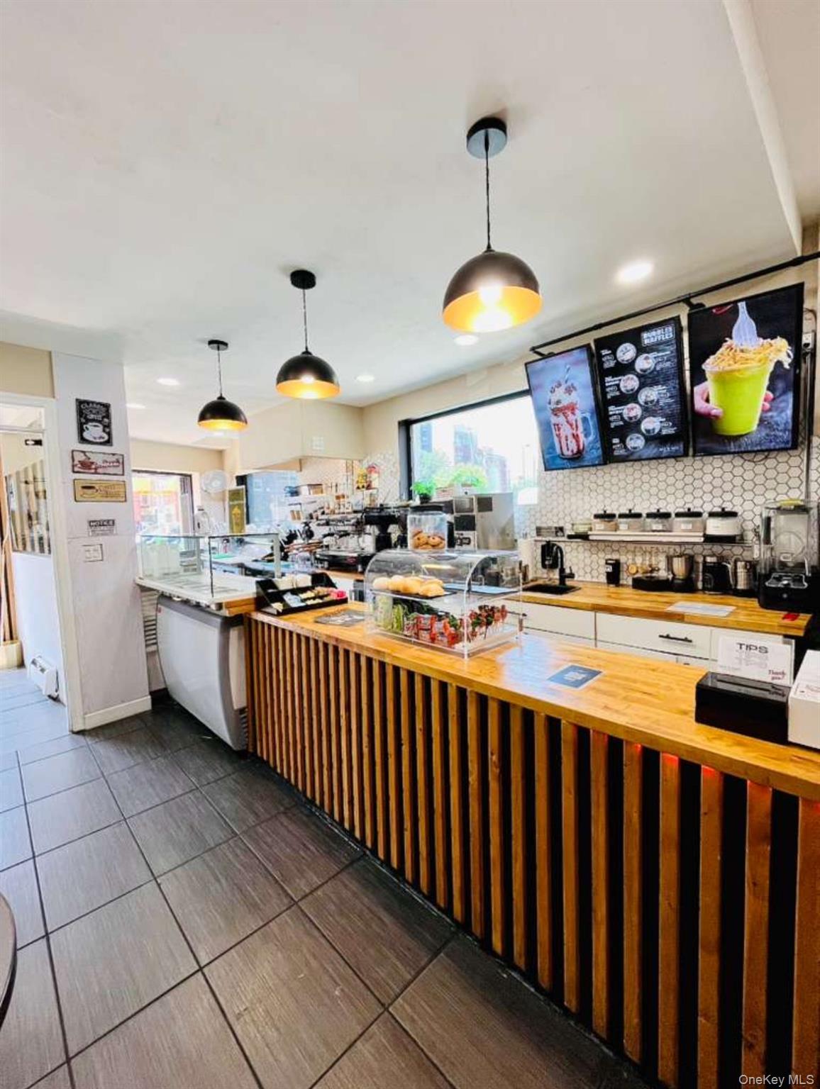 #4 photo, 29-15 Astoria Boulevard, Astoria , NY 11102