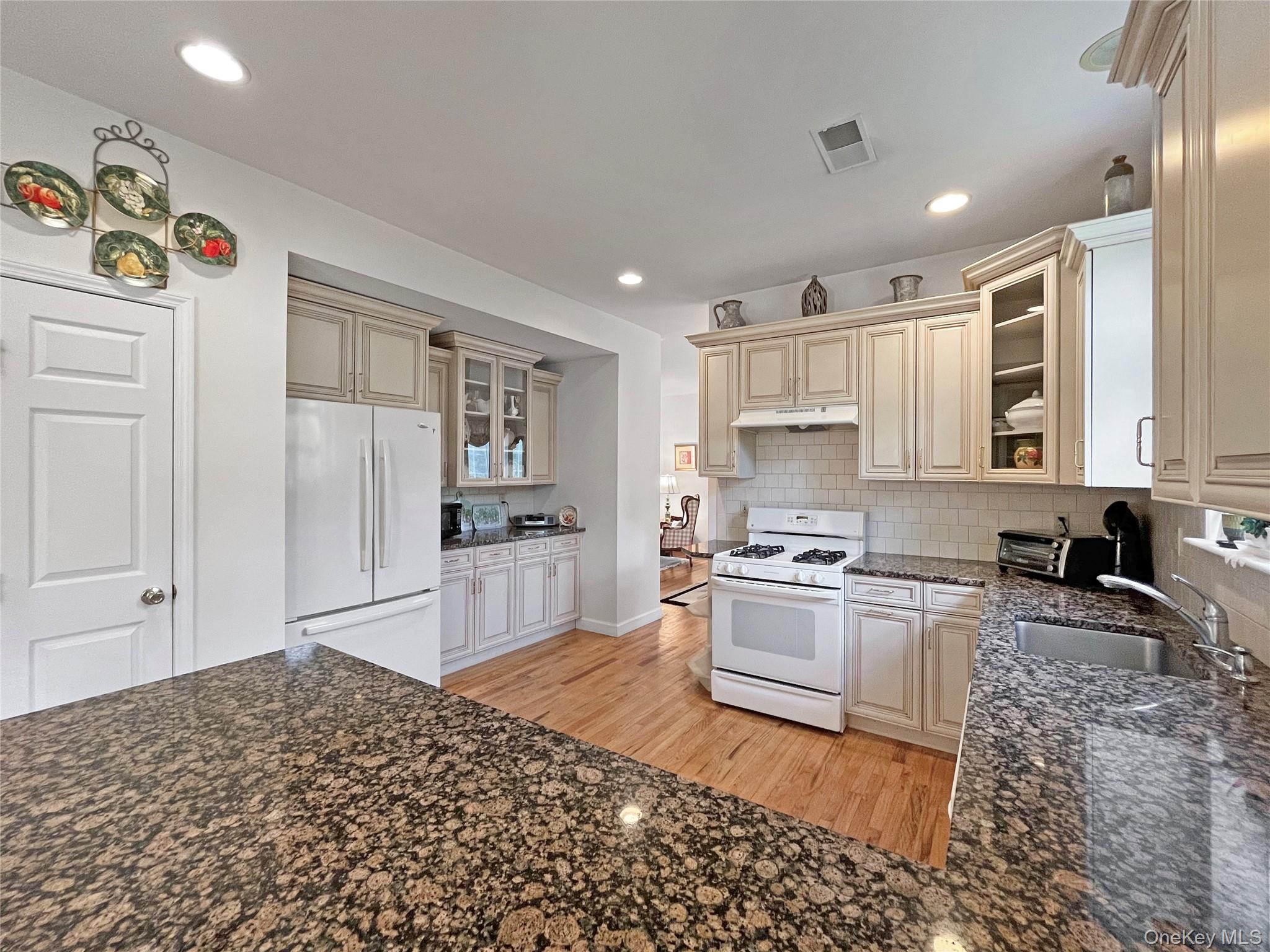 #10 photo, 16 Alder Way, Wappingers Falls , NY 12590