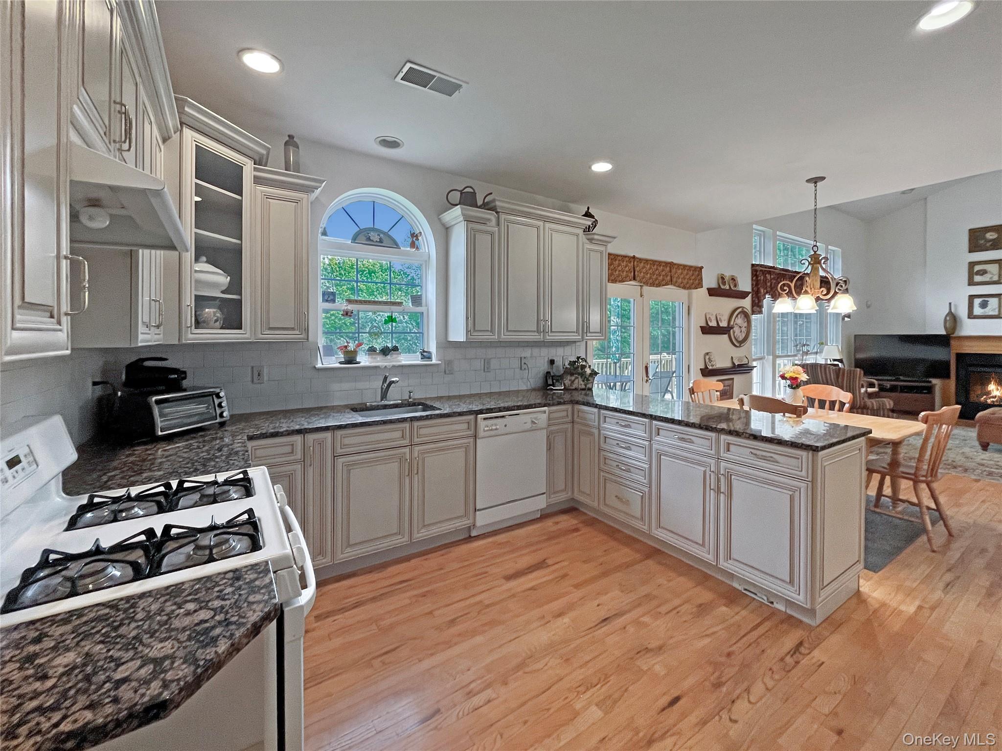 #12 photo, 16 Alder Way, Wappingers Falls , NY 12590