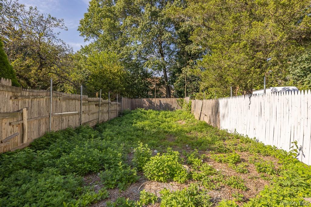 #6 photo, 299 Sickles Avenue, New Rochelle , NY 10801