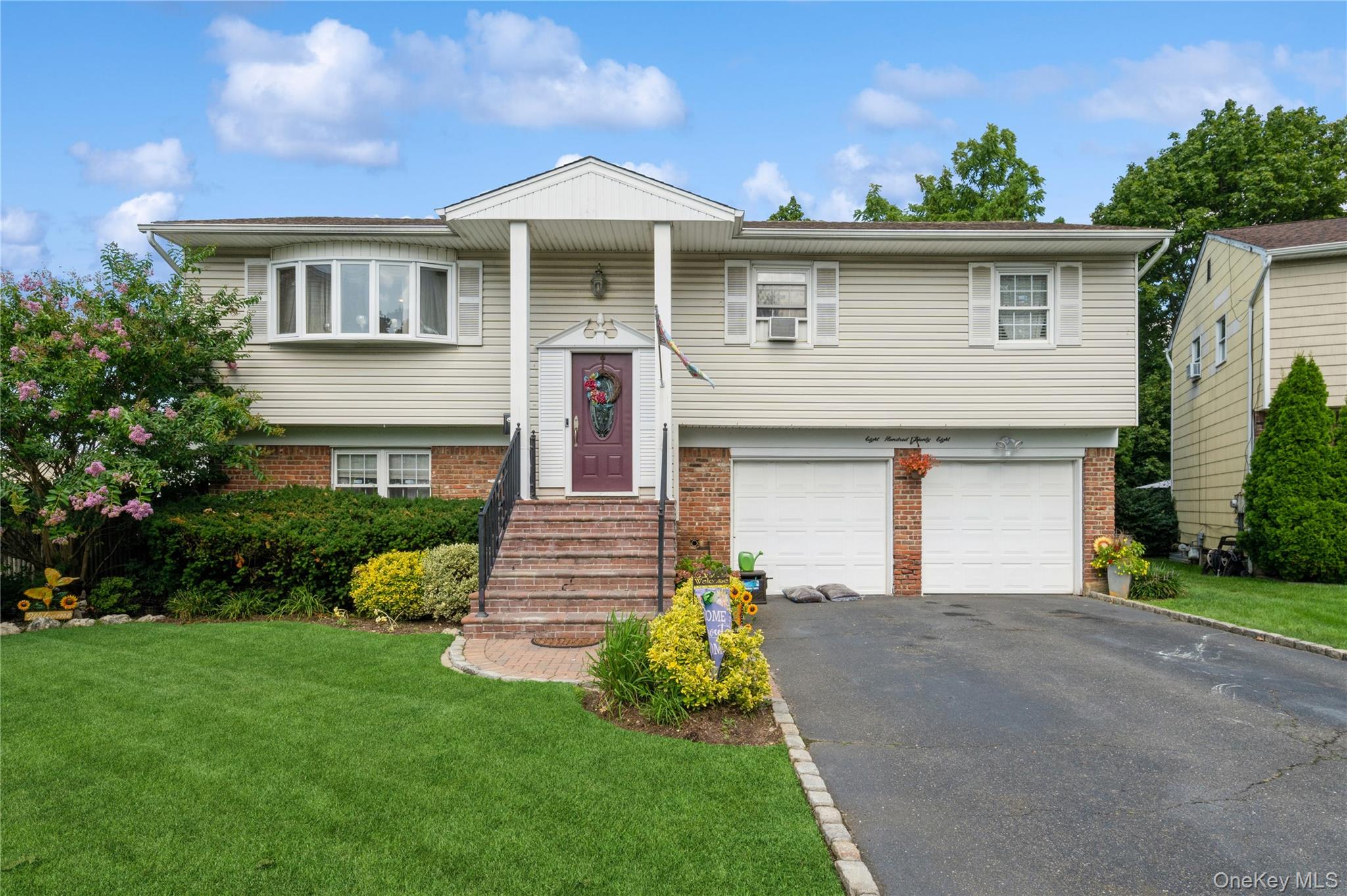 #1 photo, 828 Robin Court, Baldwin , NY 11510