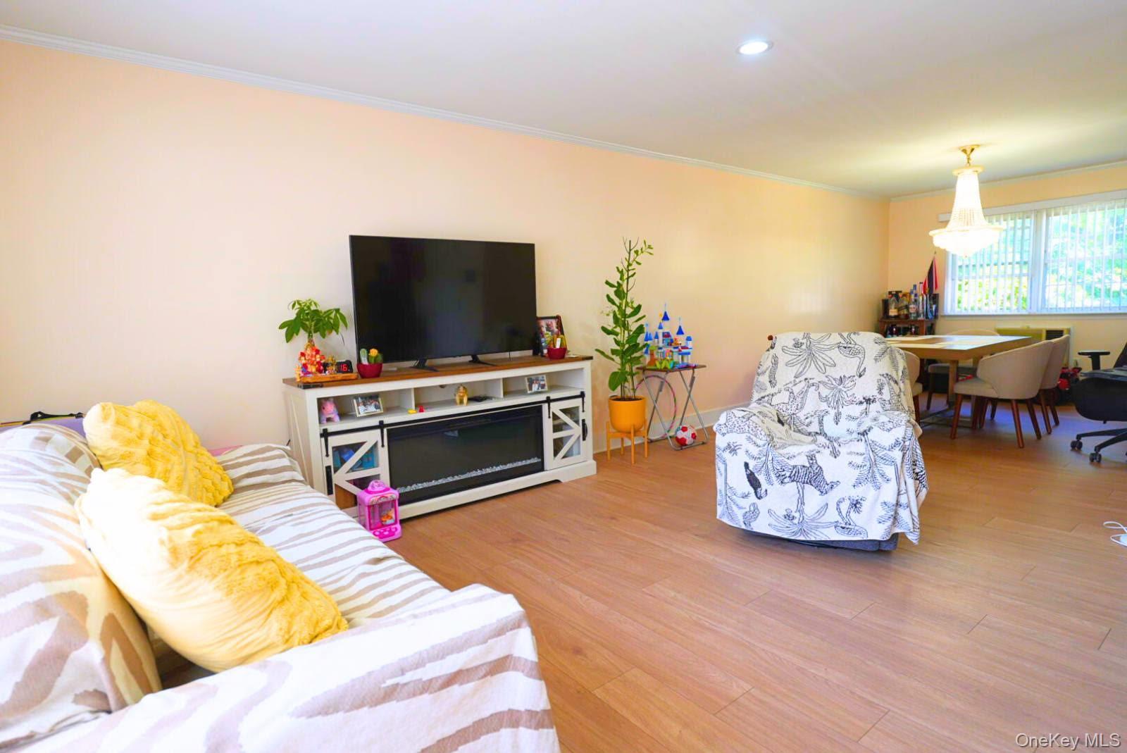 #9 photo, 828 Robin Court, Baldwin , NY 11510