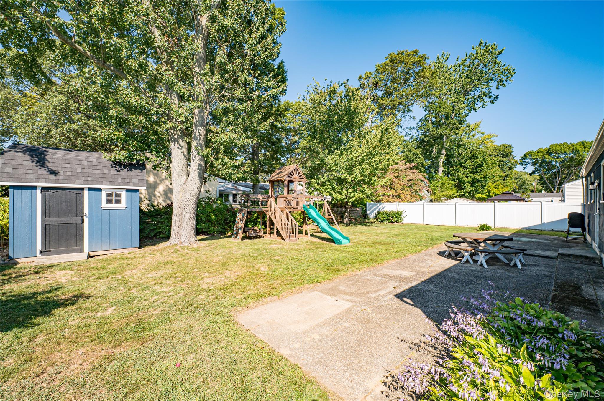 #18 photo, 16 Adams Place, West Islip , NY 11795