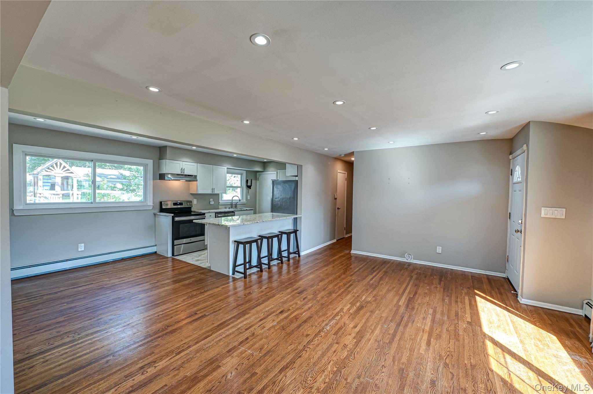 #8 photo, 16 Adams Place, West Islip , NY 11795