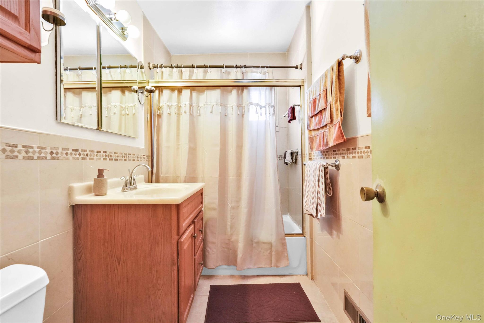 #11 photo, 1472 Stickney Place, Bronx , NY 10469