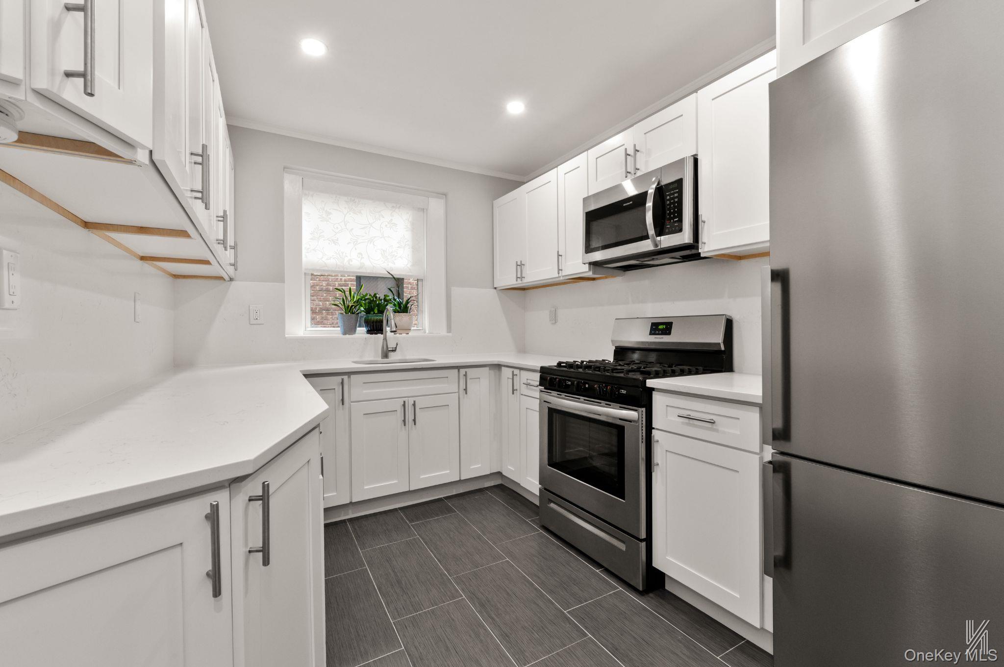 #8 photo, 34-41 85th Street, クイーンズ区 Jackson Heights , NY 11372