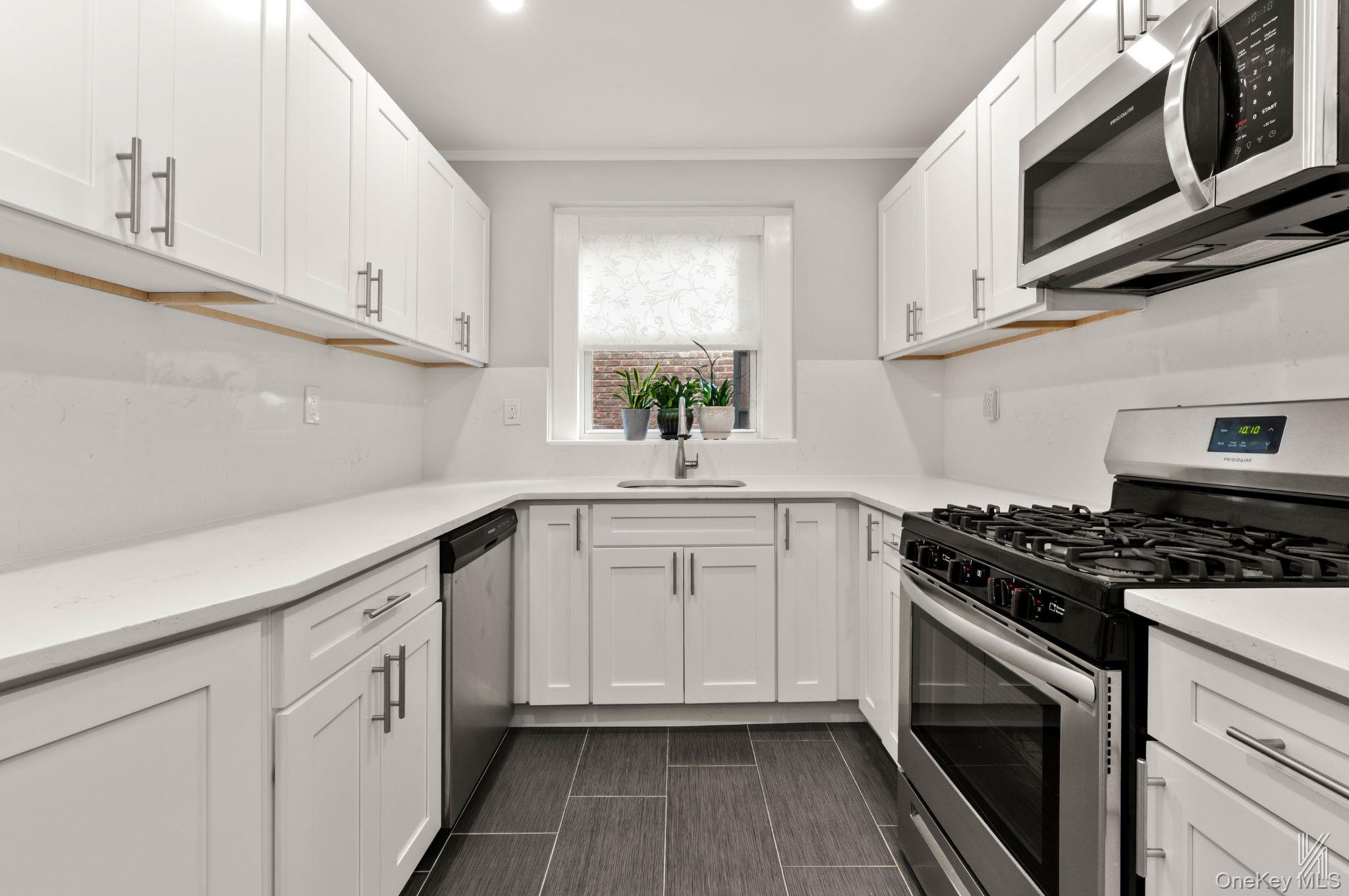 #9 photo, 34-41 85th Street, クイーンズ区 Jackson Heights , NY 11372