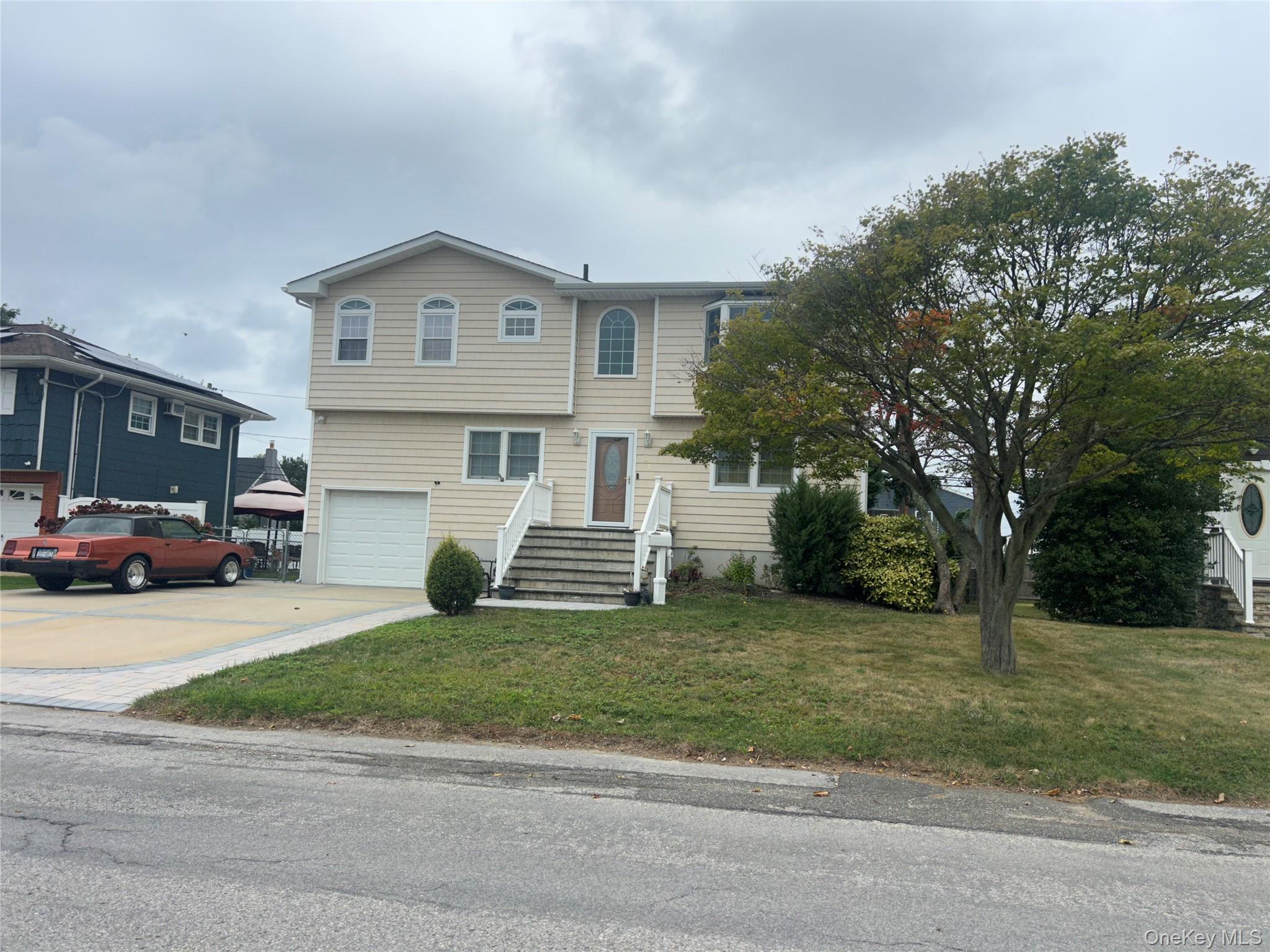 #6 photo, 311 Riviera Parkway, Lindenhurst , NY 11757