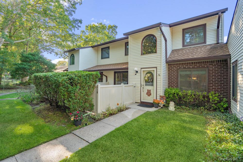 #1 photo, 356 Clubhouse Court, Coram , NY 11727