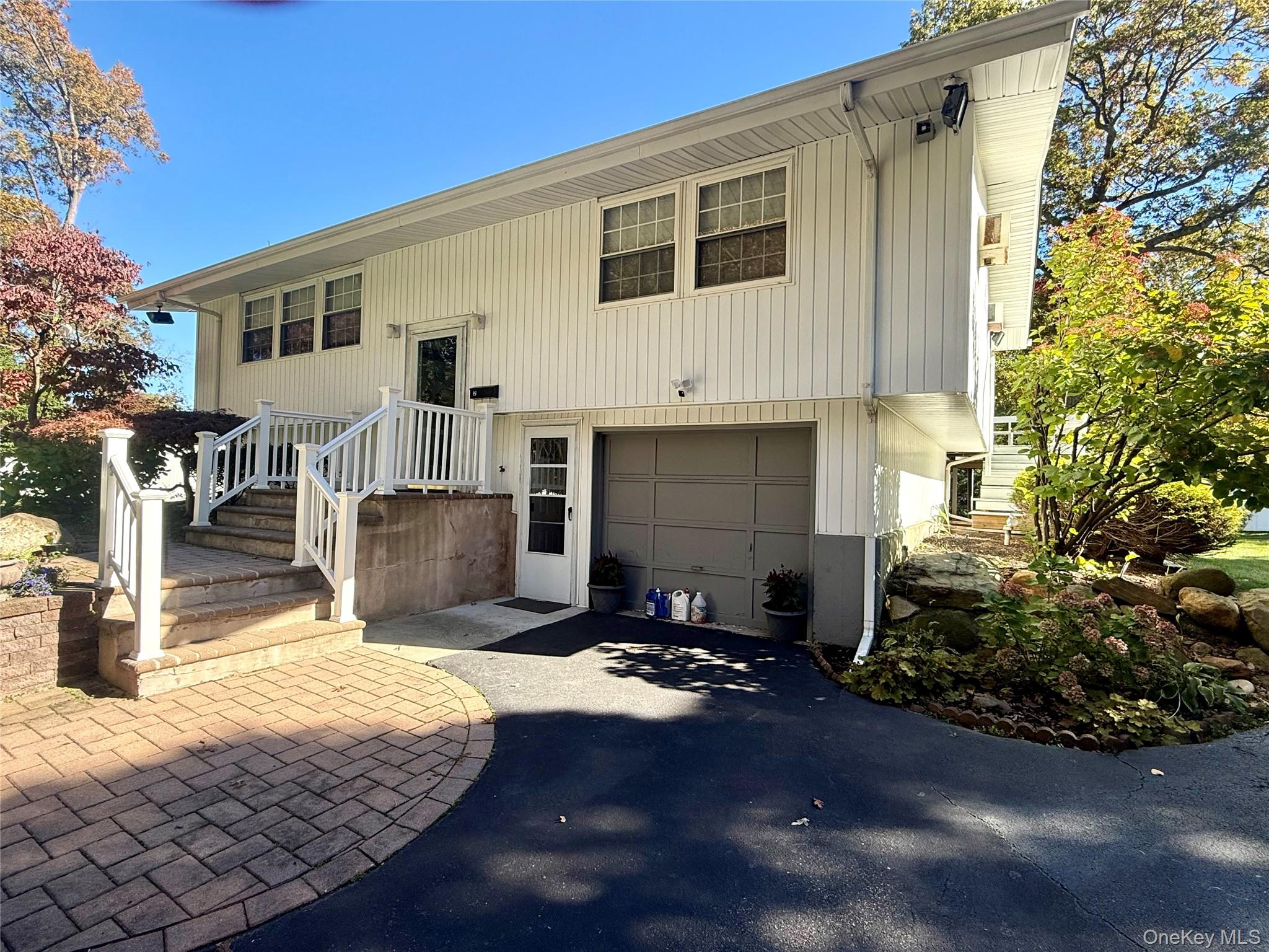 #1 photo, 2 Redleaf Lane, Commack , NY 11725