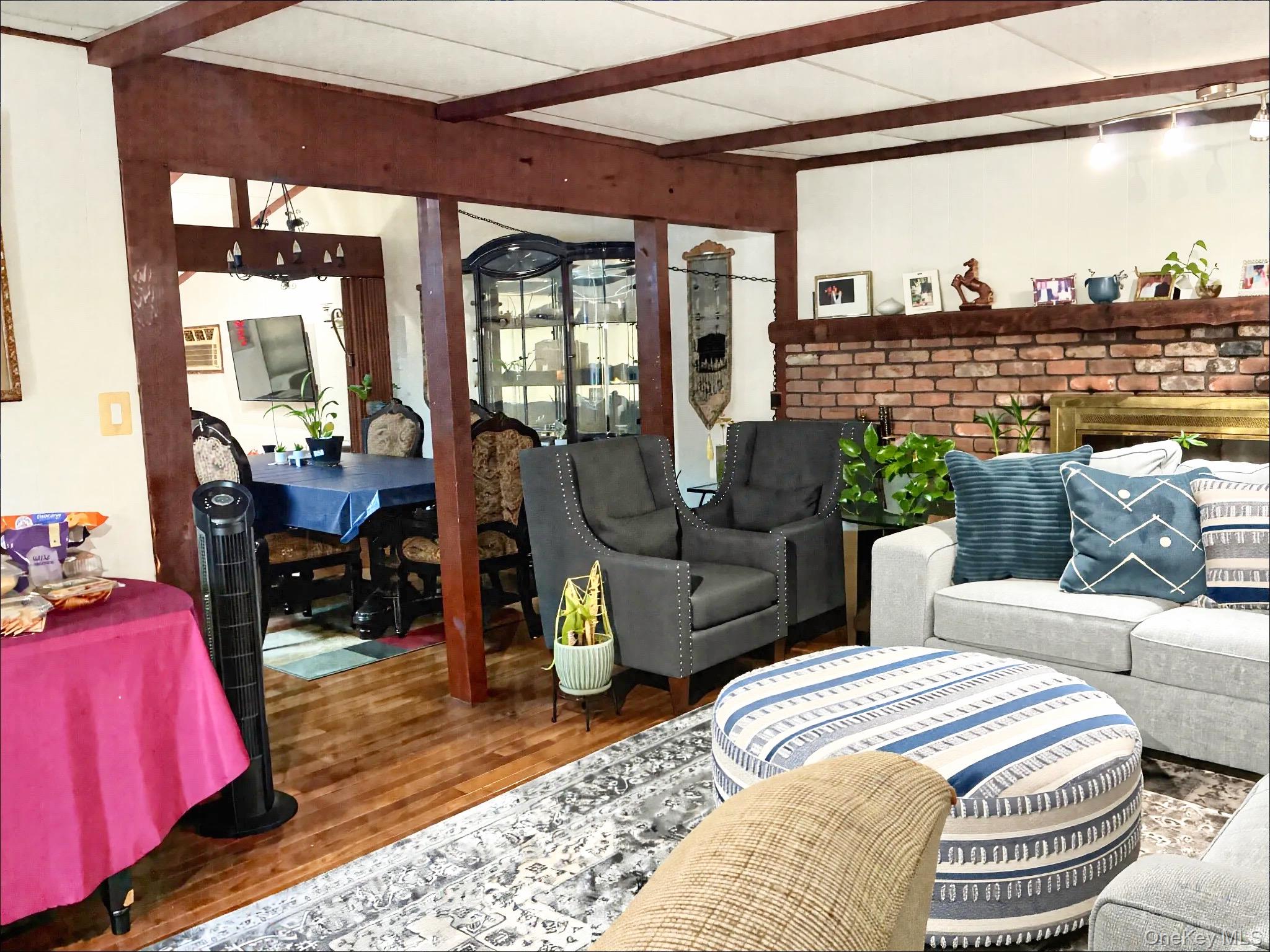 #6 photo, 2 Redleaf Lane, Commack , NY 11725