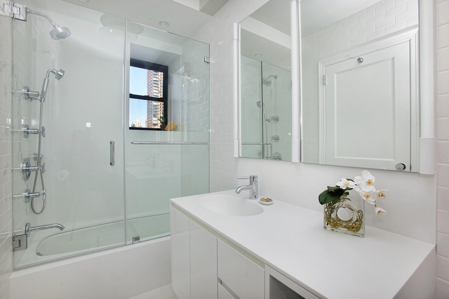 #8 photo, 325 E 72ND Street, Lenox Hill , NY 10021