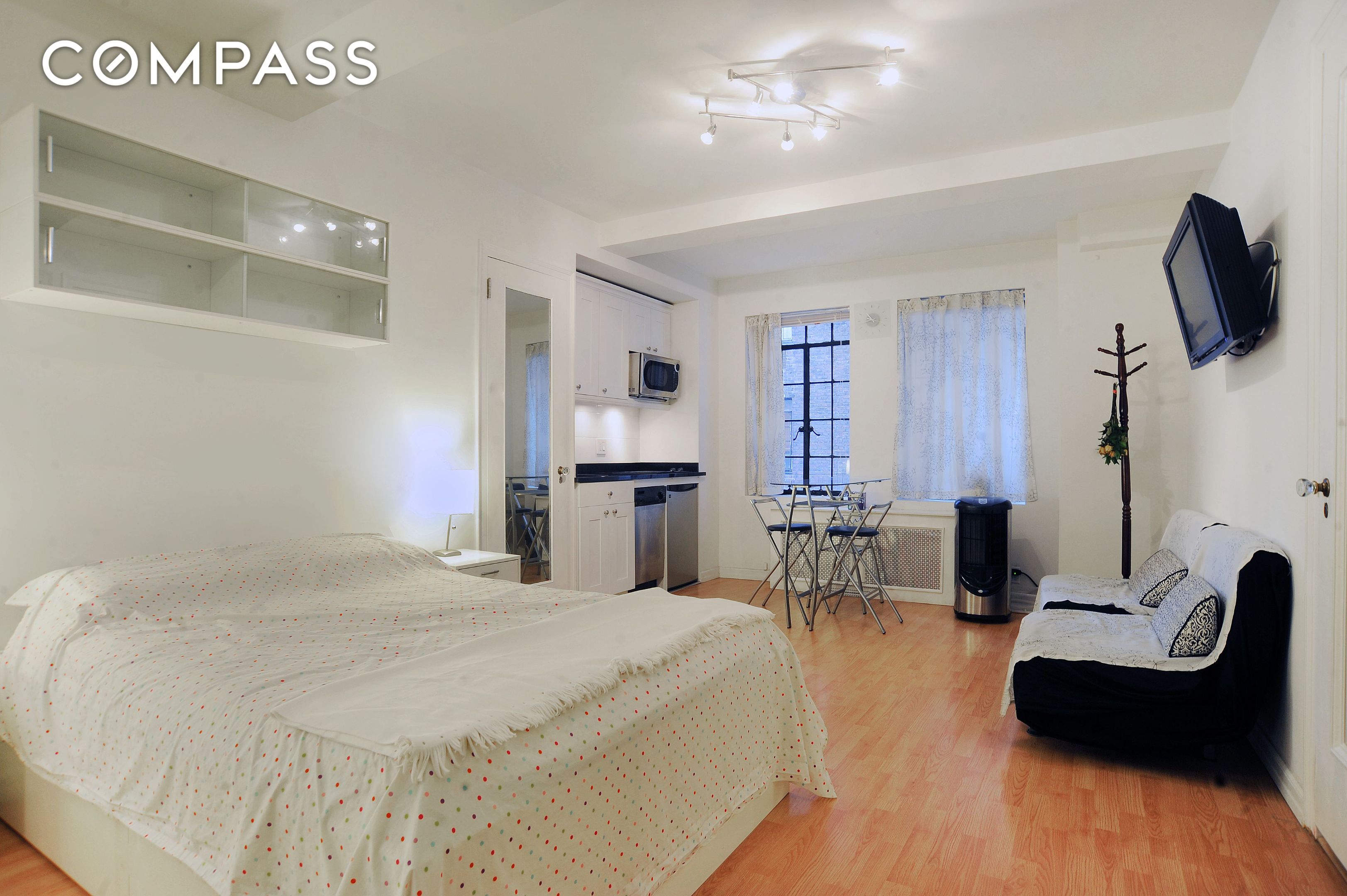 #1 photo, 45 Tudor City Place, मैनहटन Midtown East , NY 10017