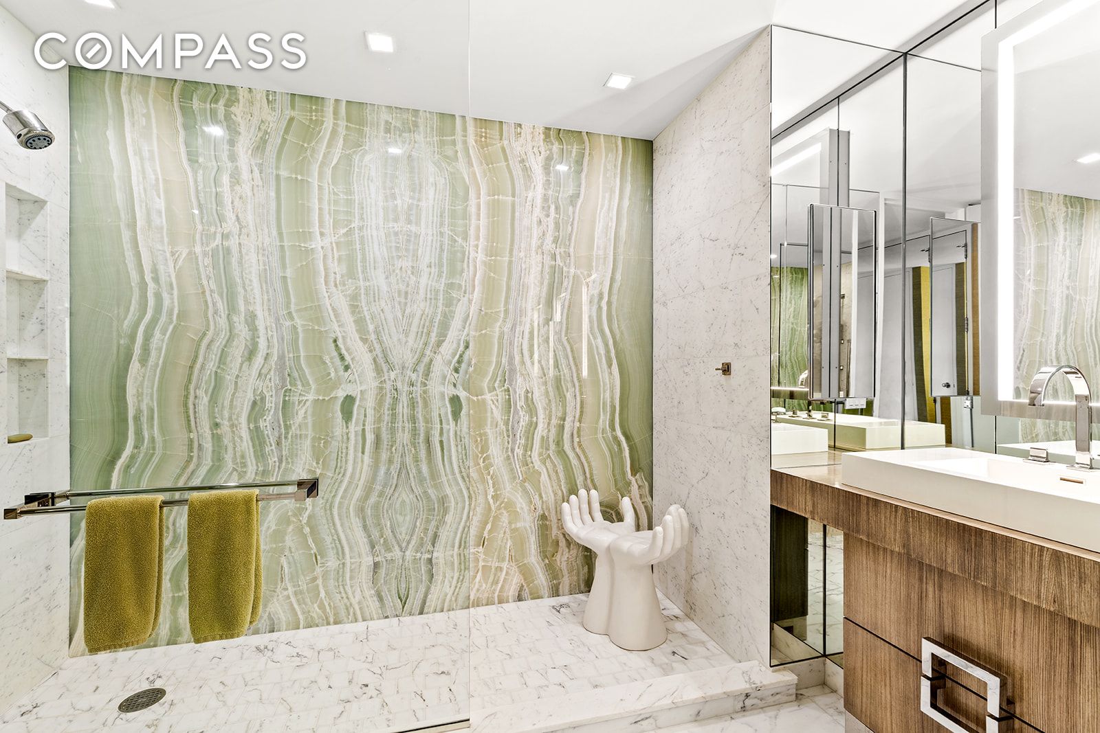 #8 photo, 641 5th Avenue, マンハッタン Midtown East , NY 10022