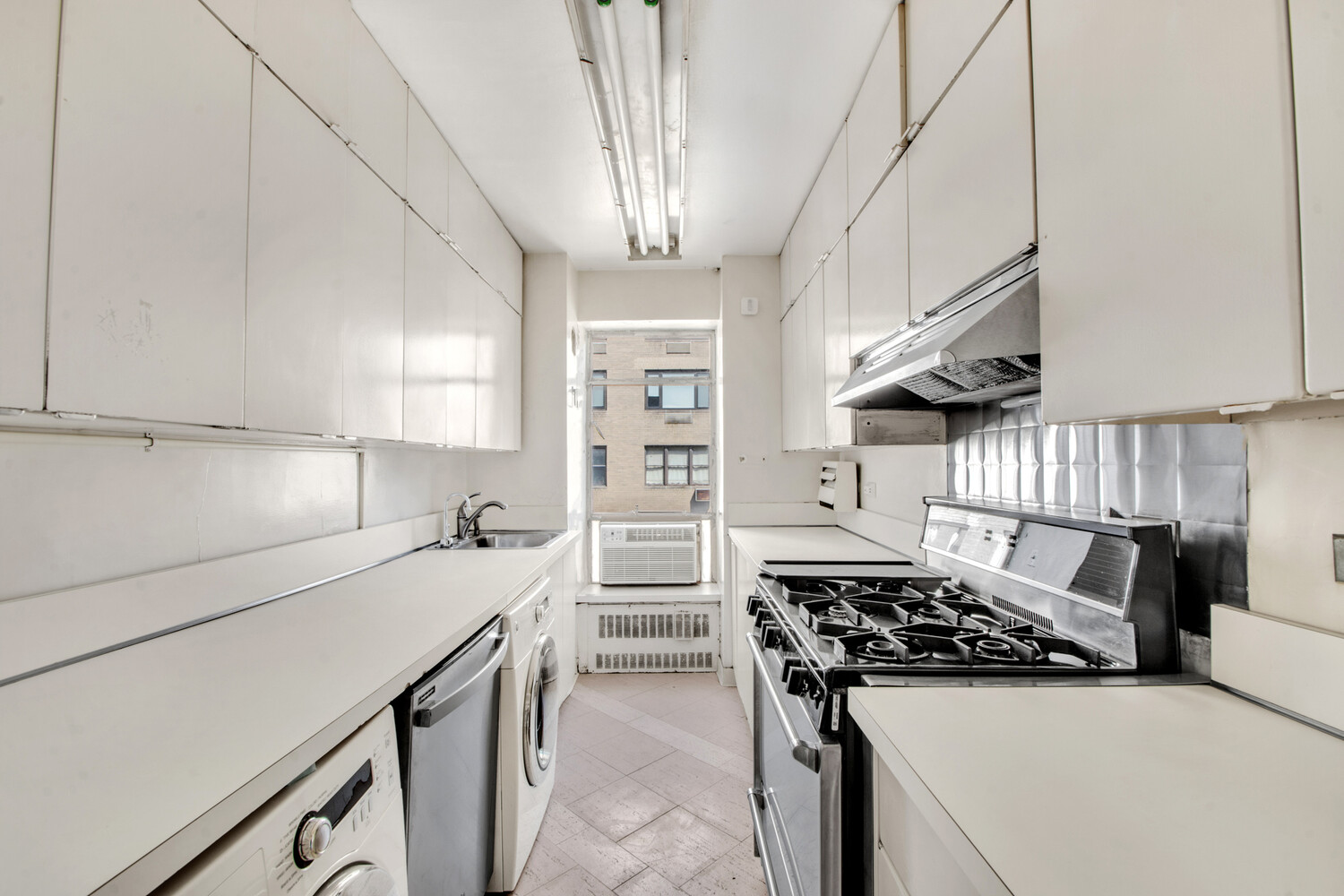 #13 photo, 1050 5TH Avenue, Carnegie Hill , NY 10028