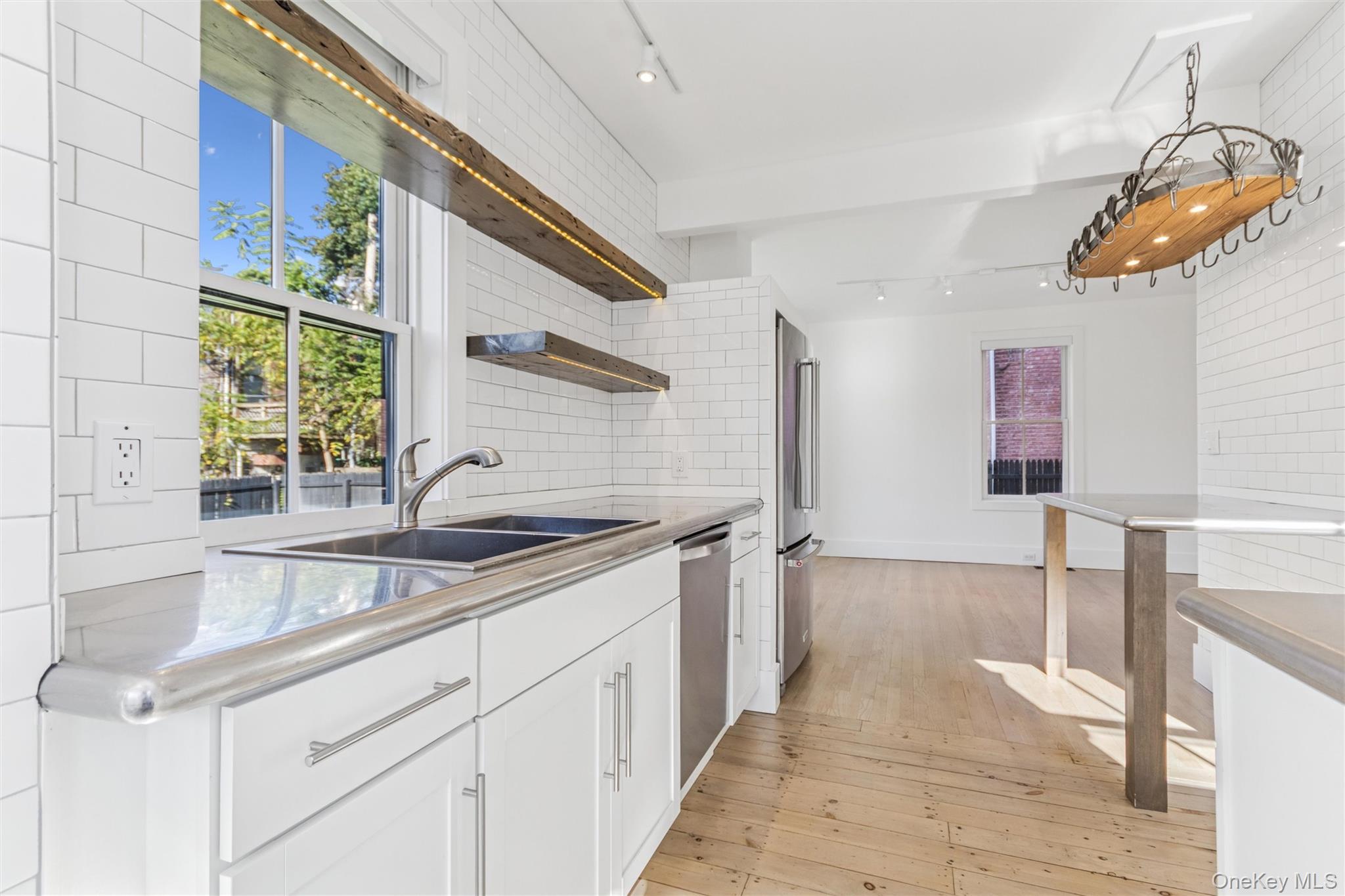 #12 photo, 10 South Street, Beacon , NY 12508