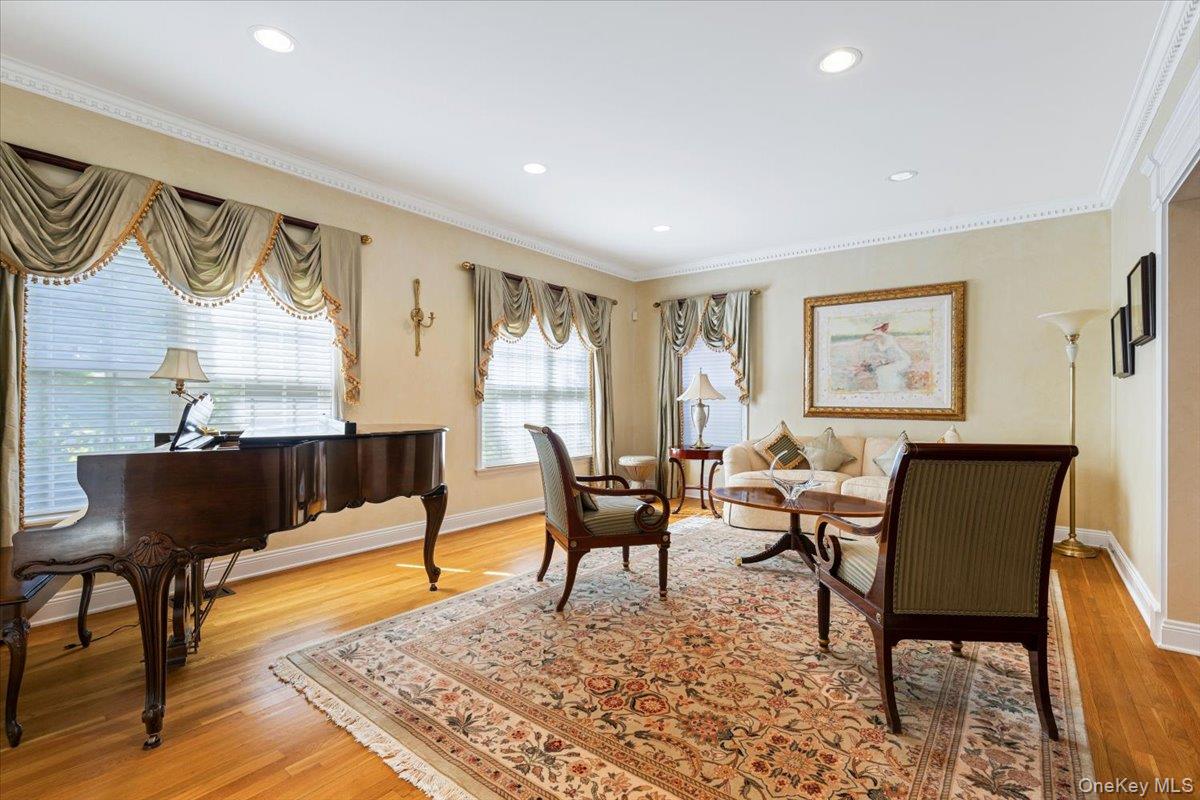 #8 photo, 3 D'Alessio Court, Scarsdale , NY 10583