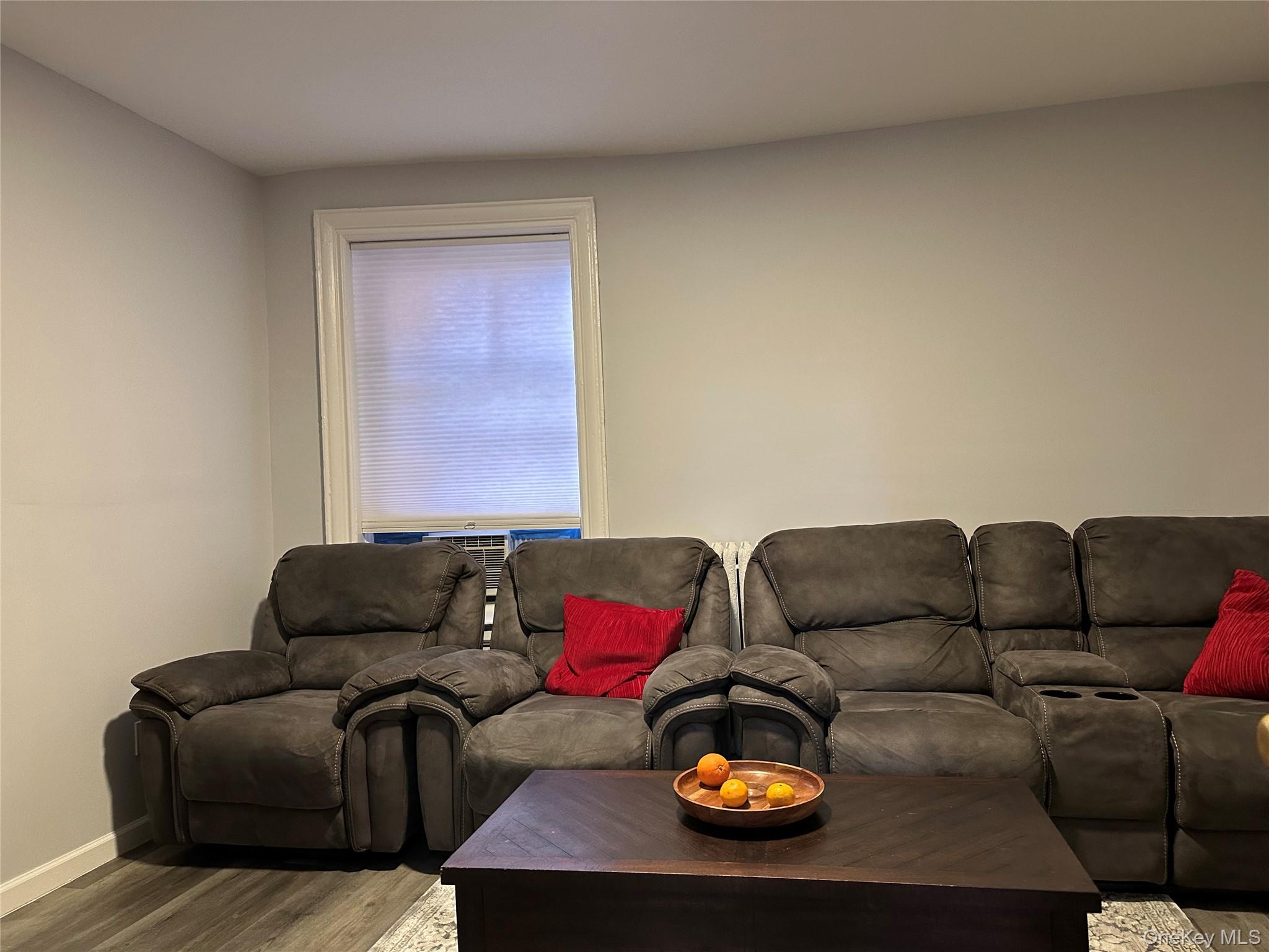 #7 photo, 36-52 35th Street, クイーンズ区 Astoria , NY 11106